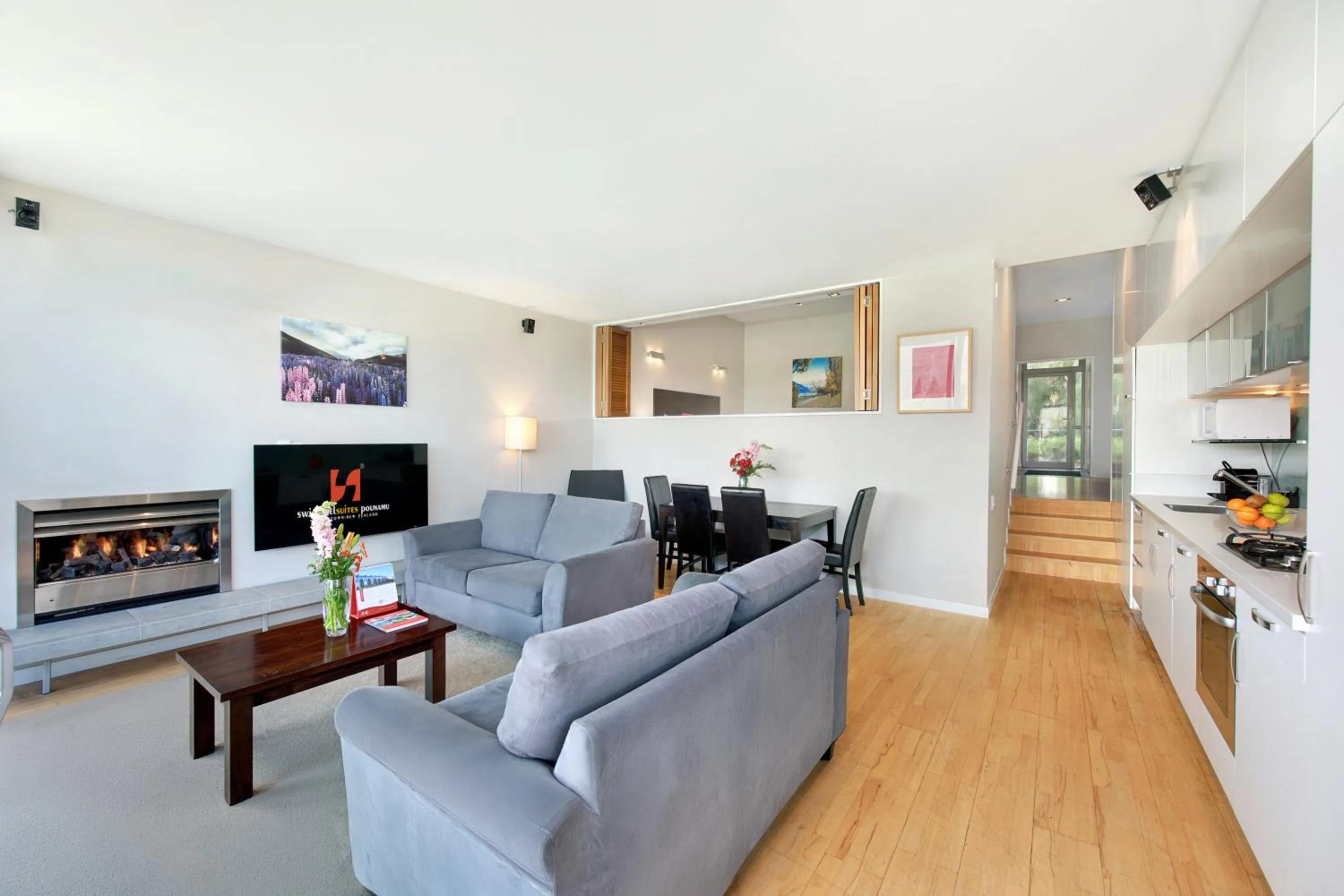Living room in Swiss-Belsuites Pounamu Queenstown