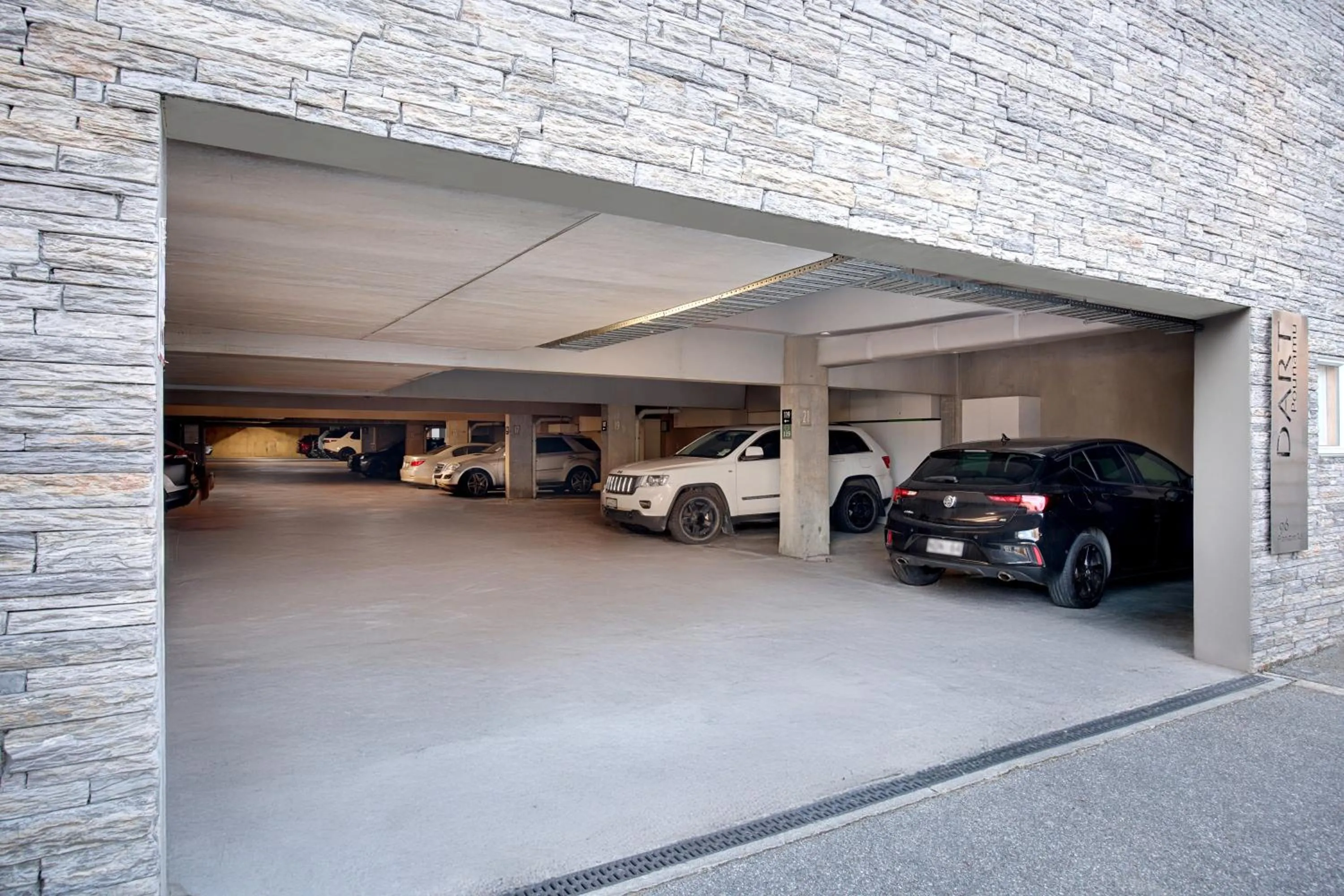 Parking in Swiss-Belsuites Pounamu Queenstown