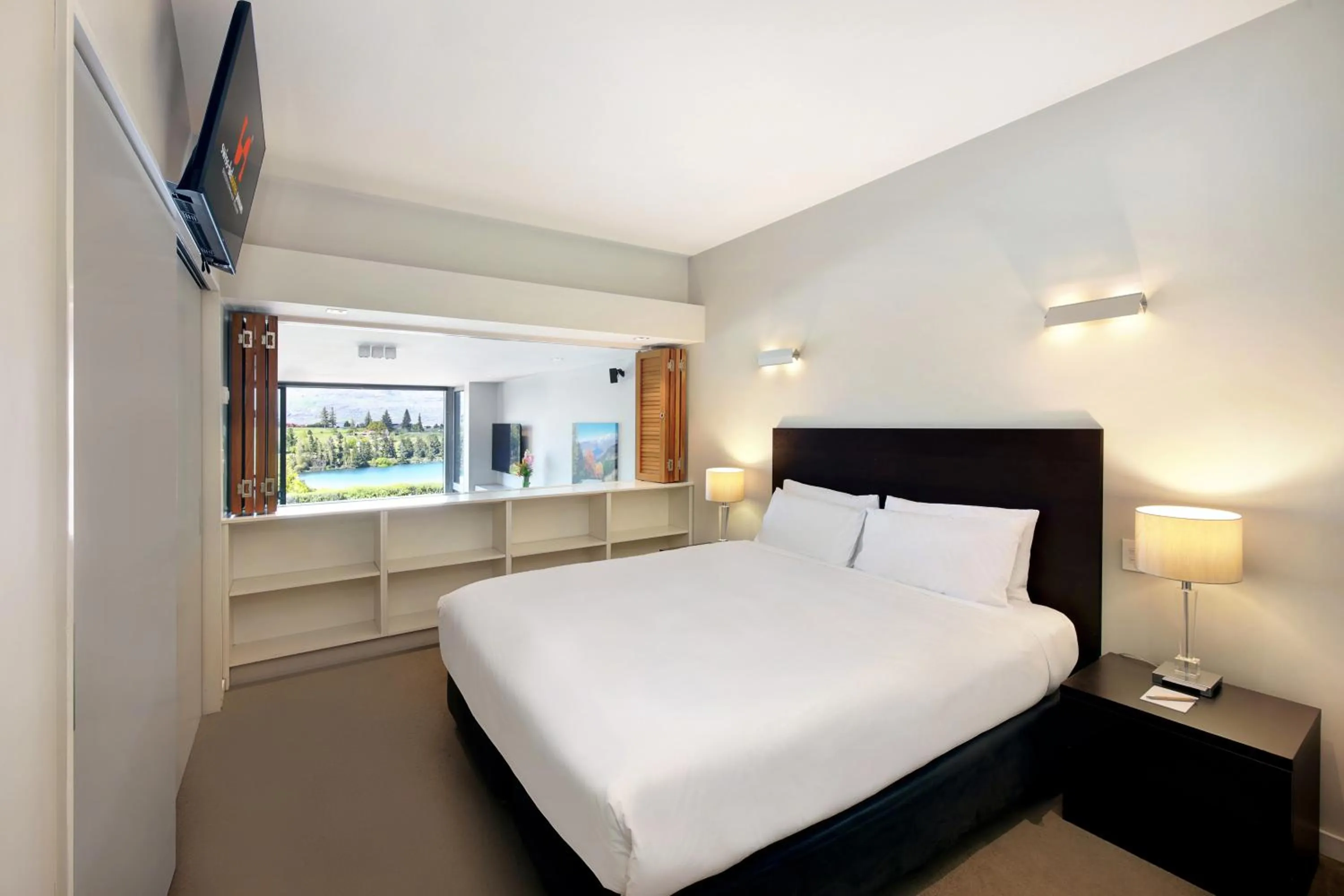 Bedroom, Bed in Swiss-Belsuites Pounamu Queenstown