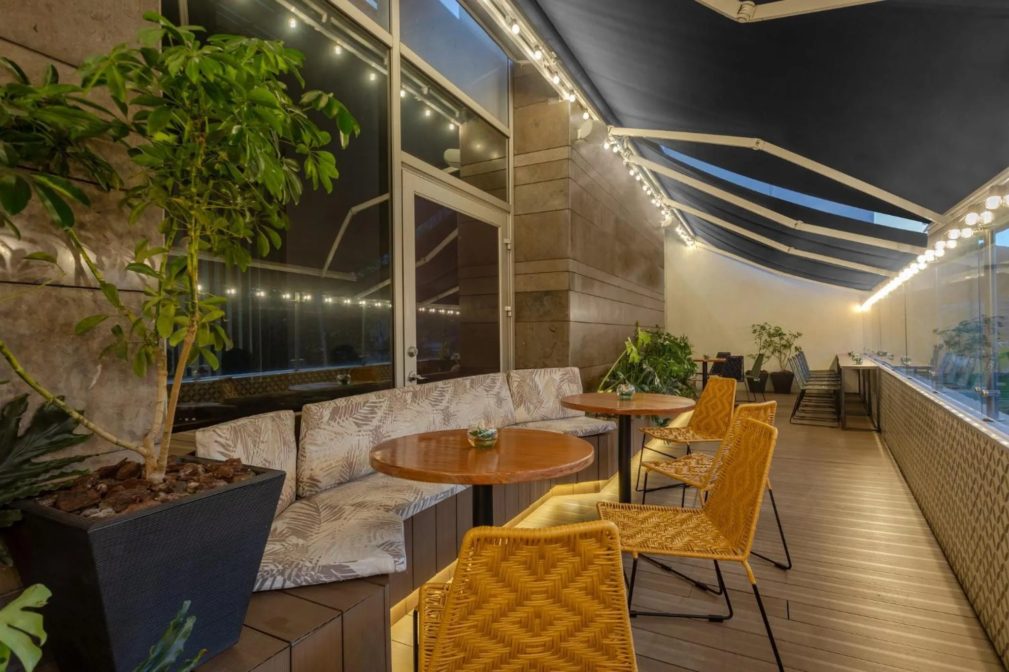 Lounge or bar in Holiday Inn Bogota Airport by IHG