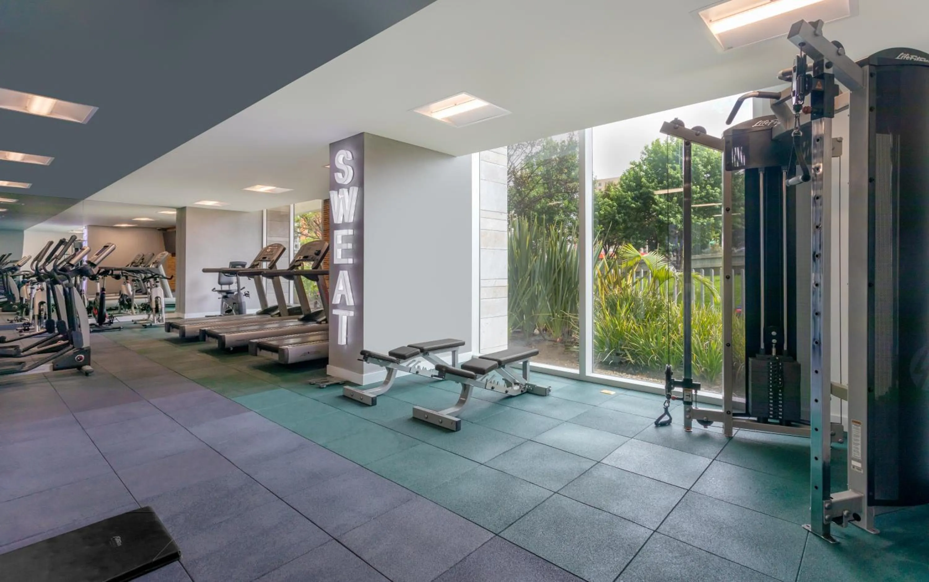 Fitness centre/facilities in Holiday Inn Bogota Airport by IHG