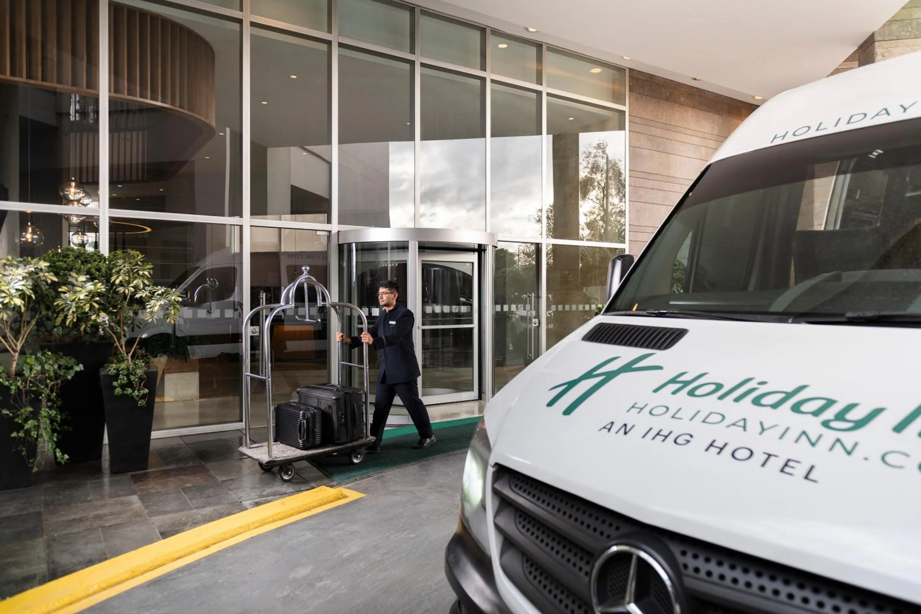 shuttle in Holiday Inn Bogota Airport by IHG