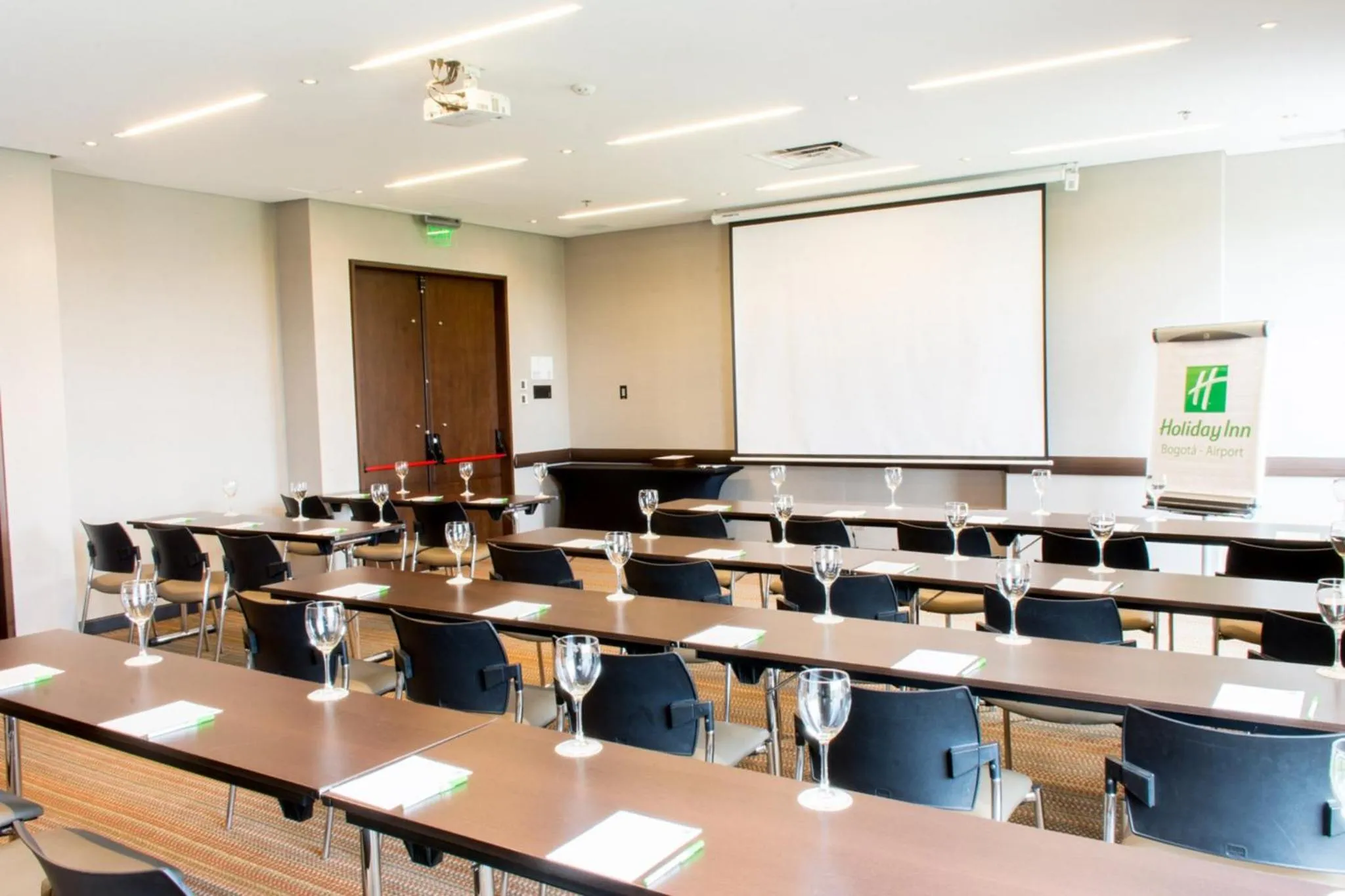 Meeting/conference room in Holiday Inn Bogota Airport by IHG