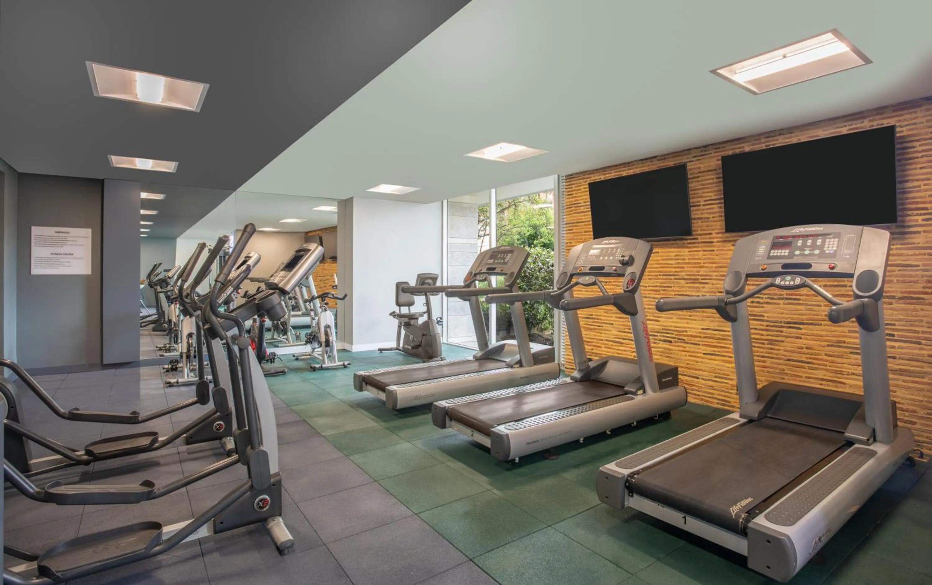 Fitness centre/facilities in Holiday Inn Bogota Airport by IHG