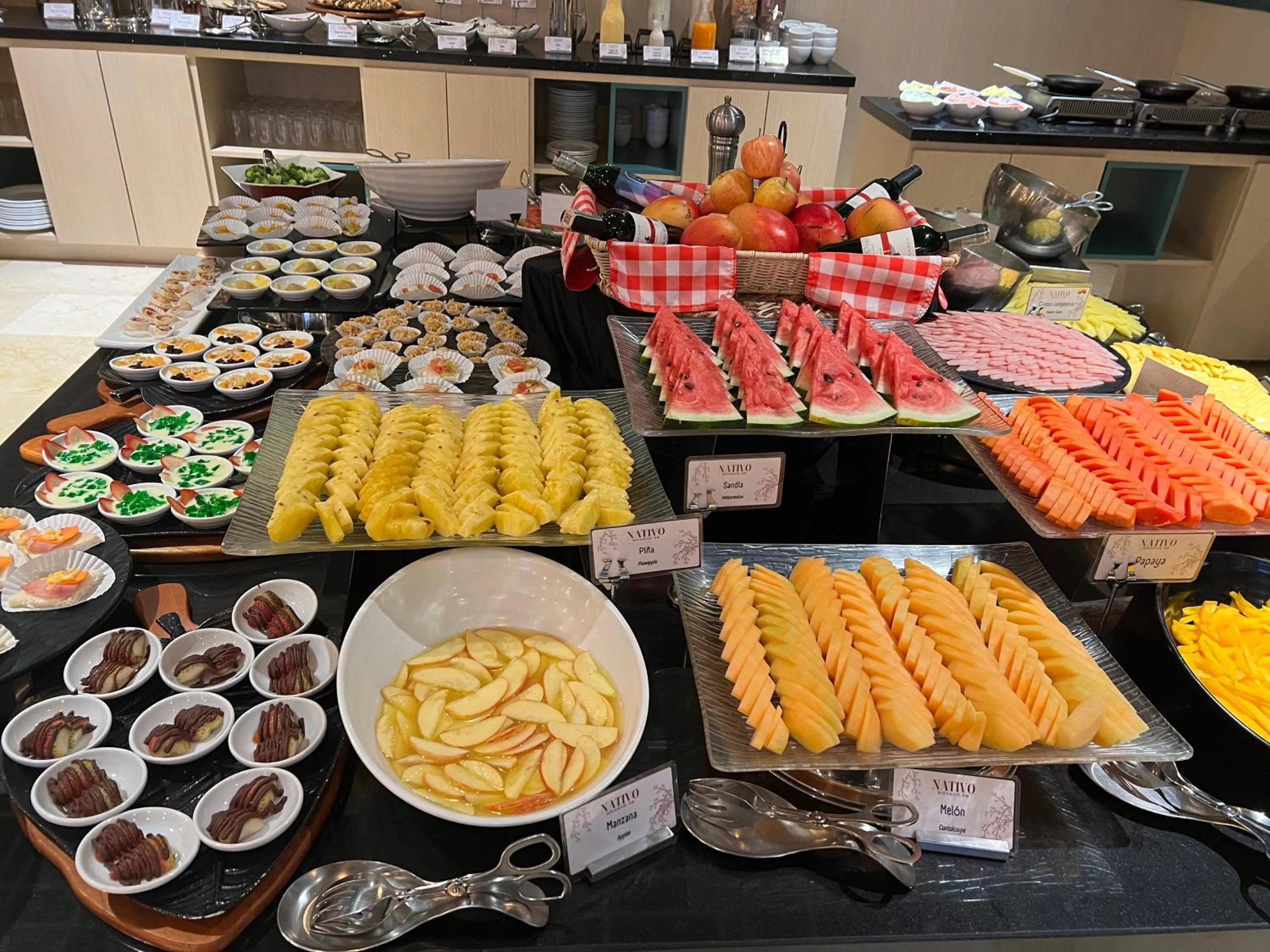 Buffet breakfast in Holiday Inn Bogota Airport by IHG