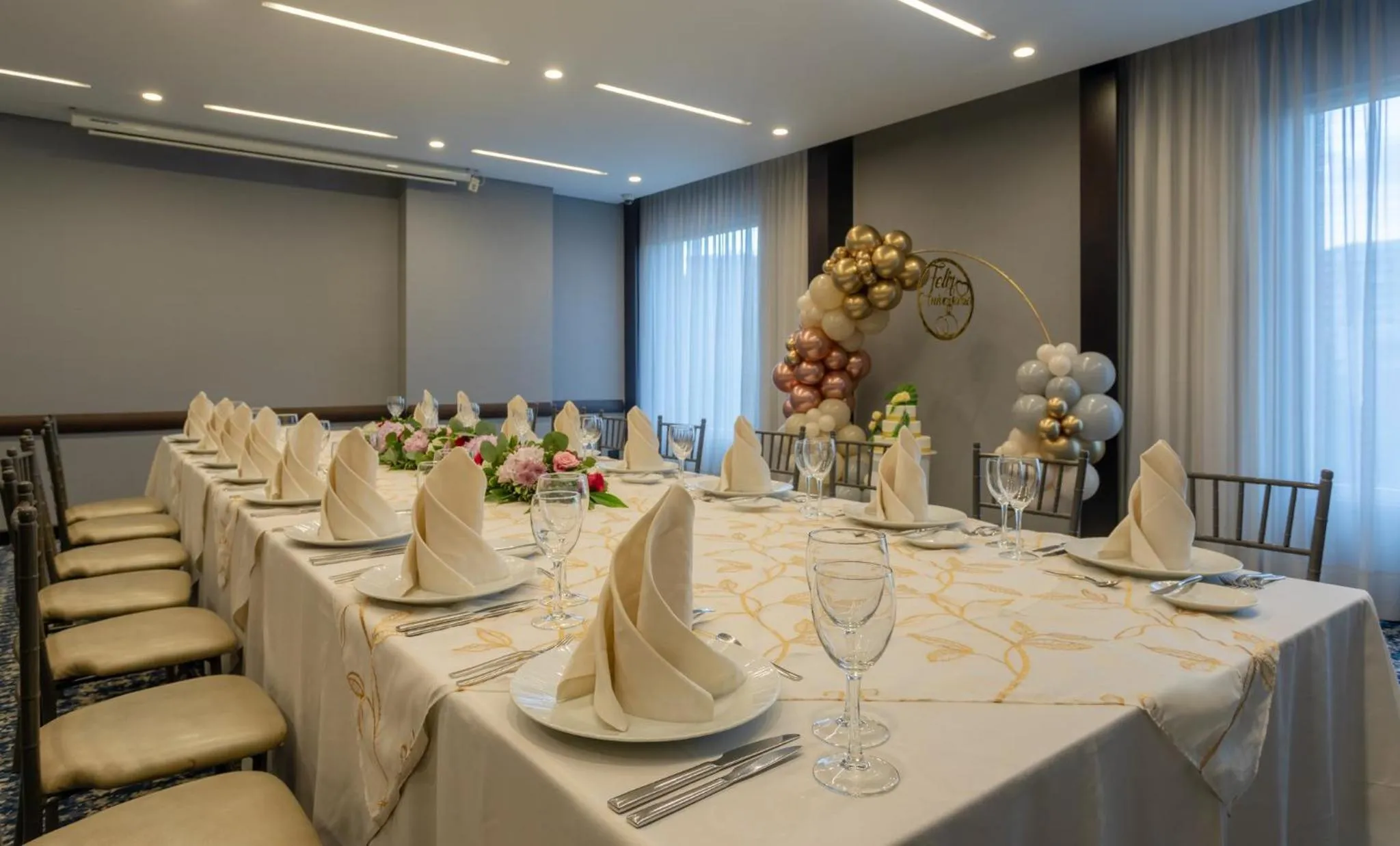 Meeting/conference room in Holiday Inn Bogota Airport by IHG