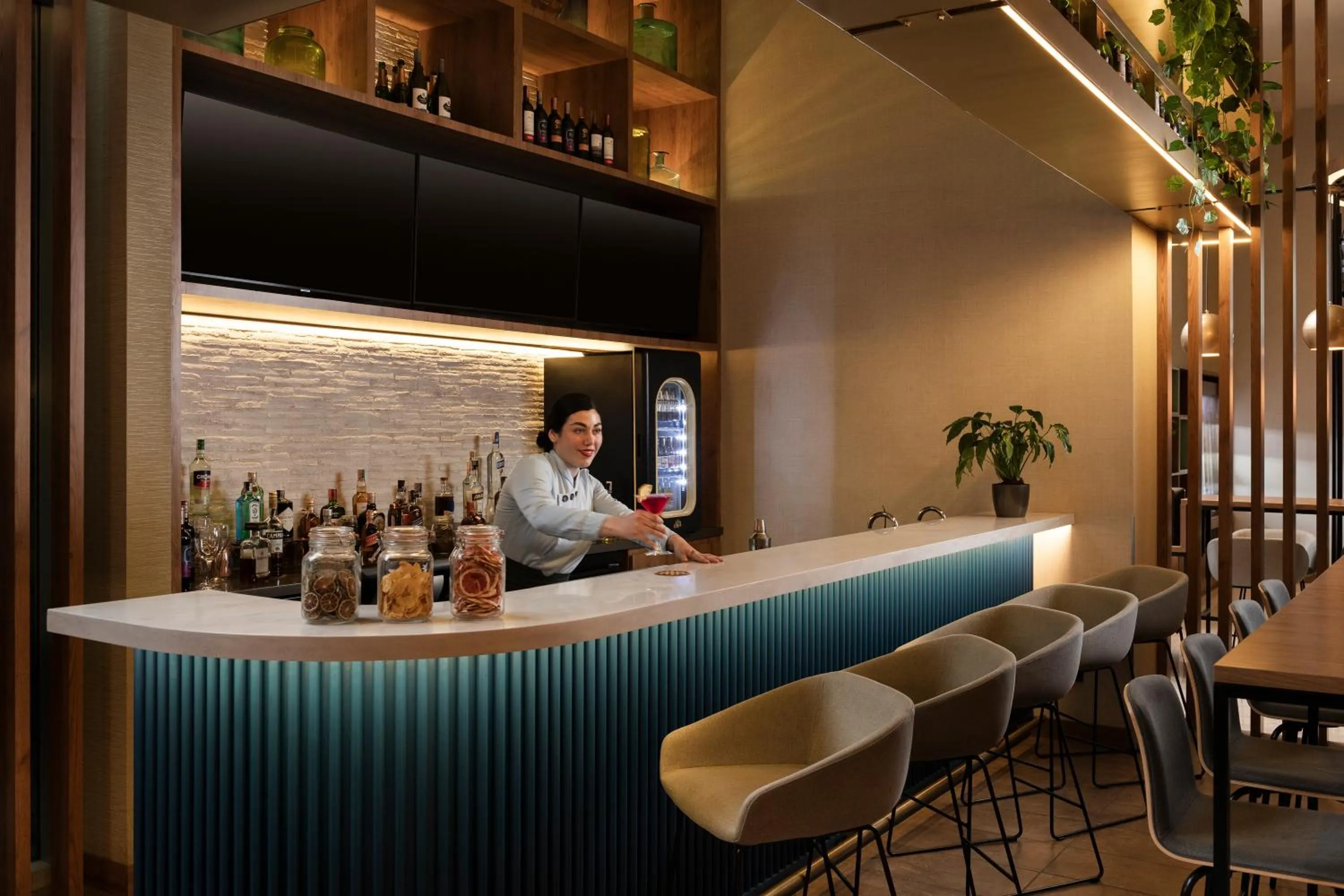 Lounge or bar in Holiday Inn Bogota Airport by IHG