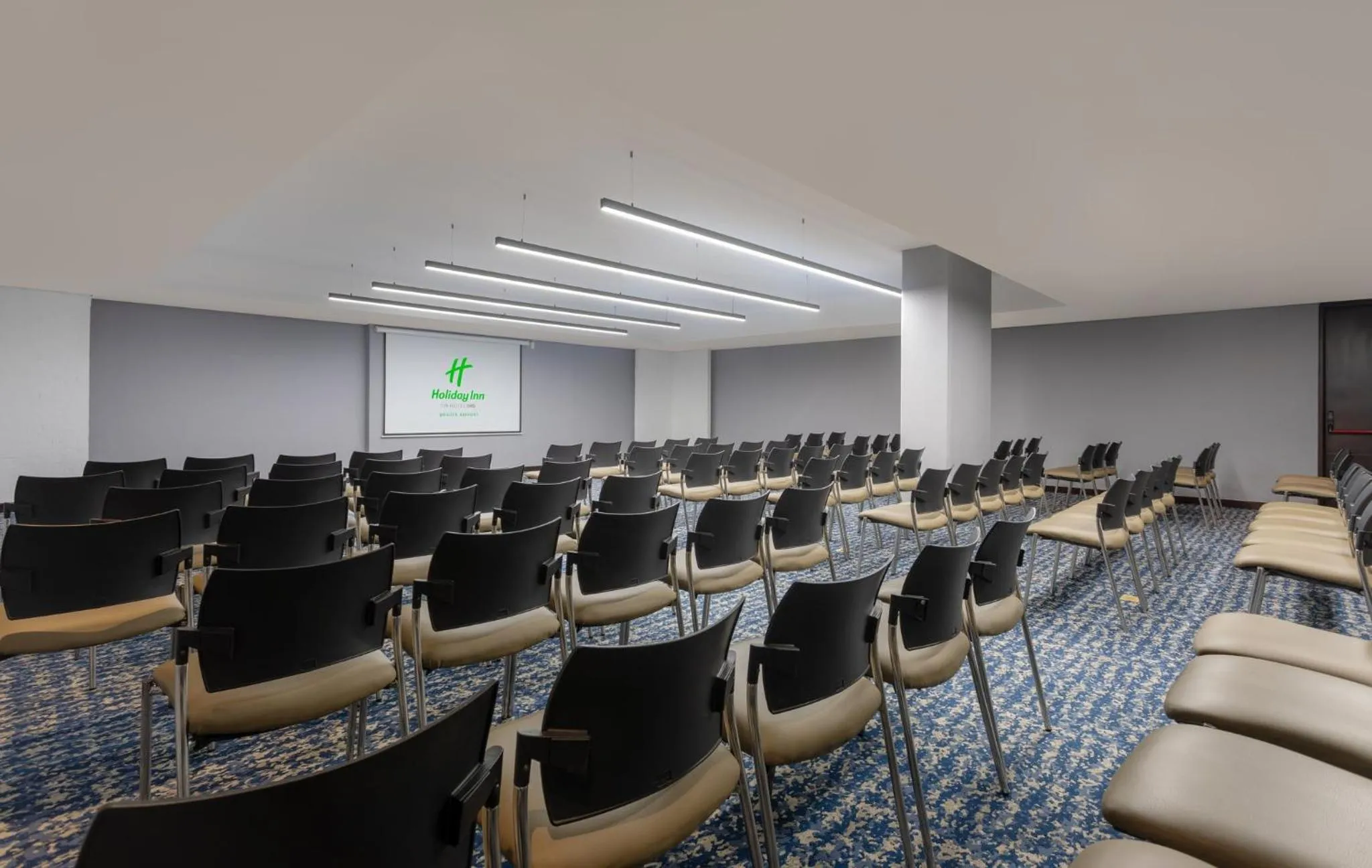 Meeting/conference room in Holiday Inn Bogota Airport by IHG
