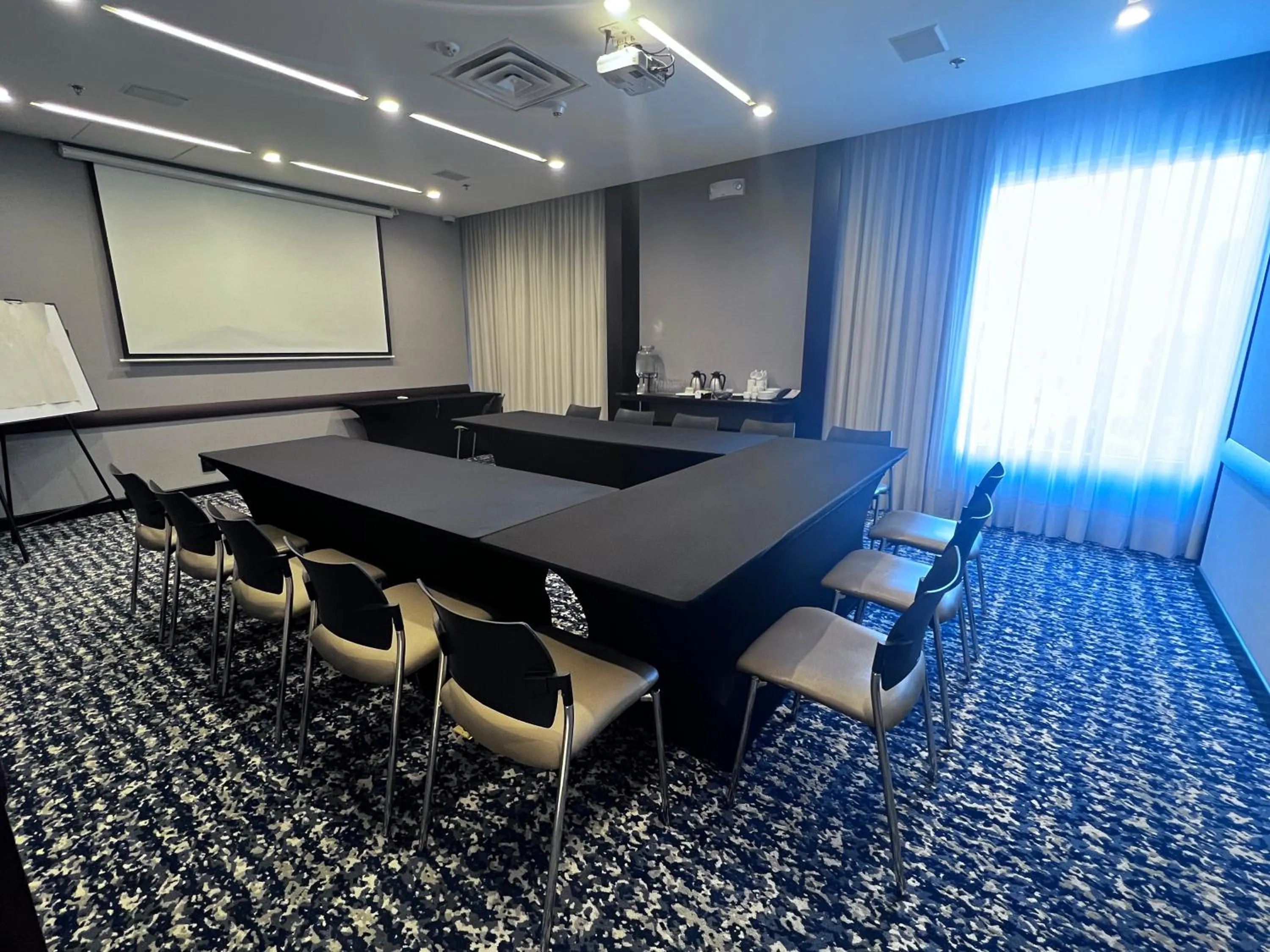Meeting/conference room in Holiday Inn Bogota Airport by IHG
