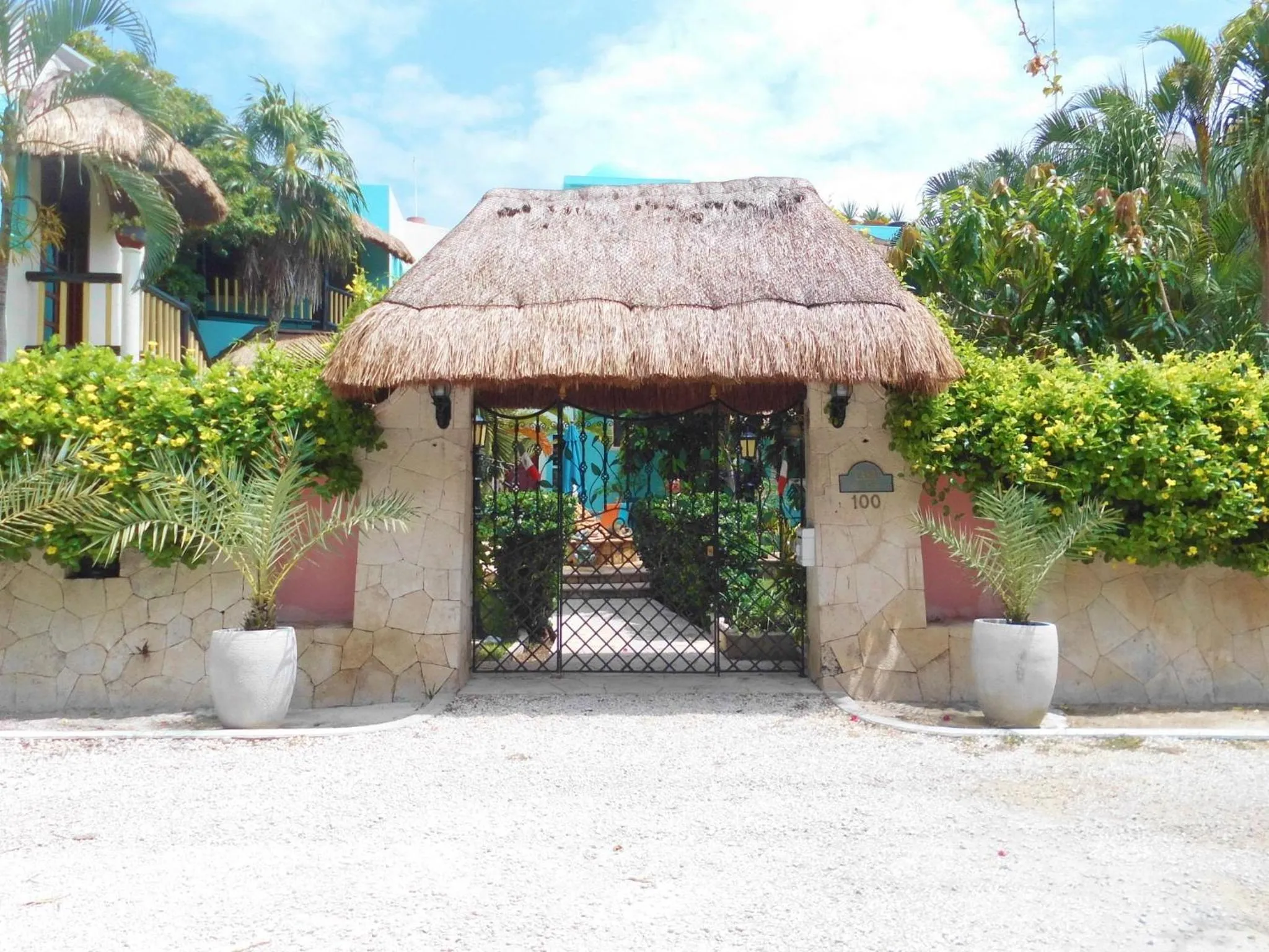 Facade/entrance in Casa Gatos