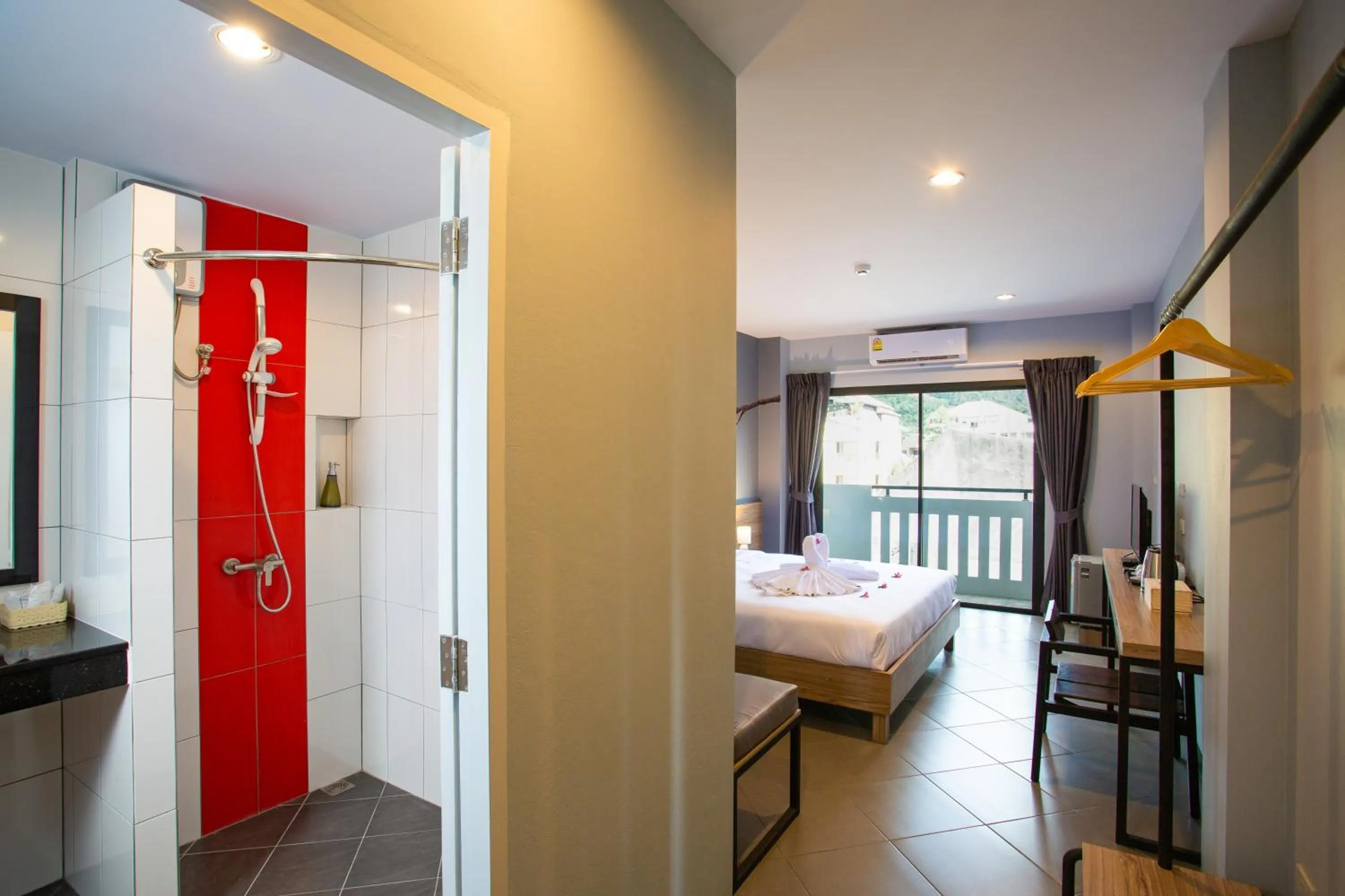 Shower, Bed in iNest Poshtel