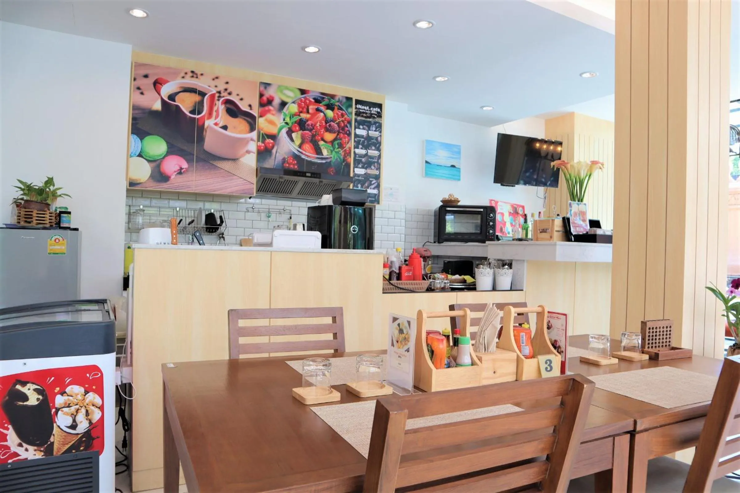 Restaurant/places to eat in iNest Poshtel