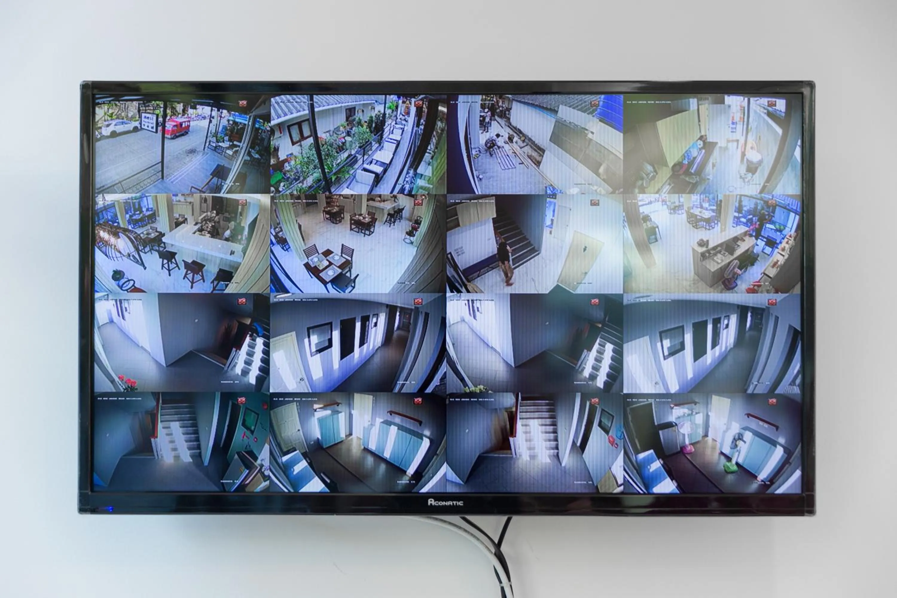 TV and multimedia in iNest Poshtel