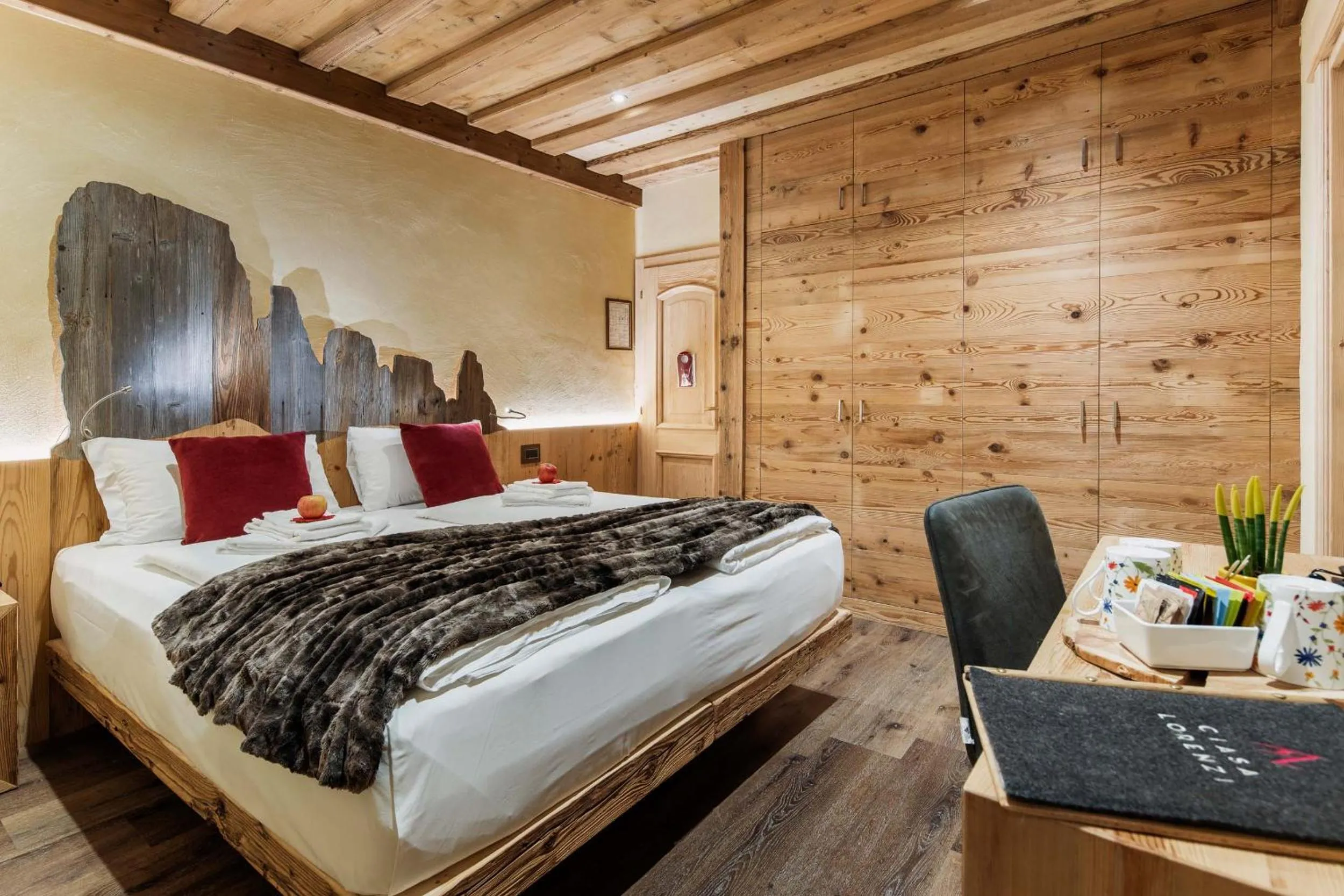 Bed in Hotel Ciasa Lorenzi