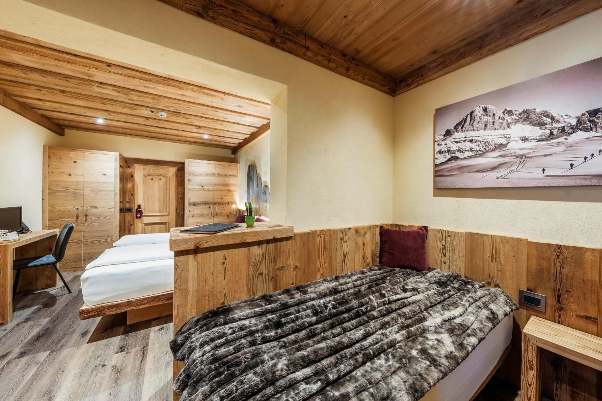 Bed in Hotel Ciasa Lorenzi