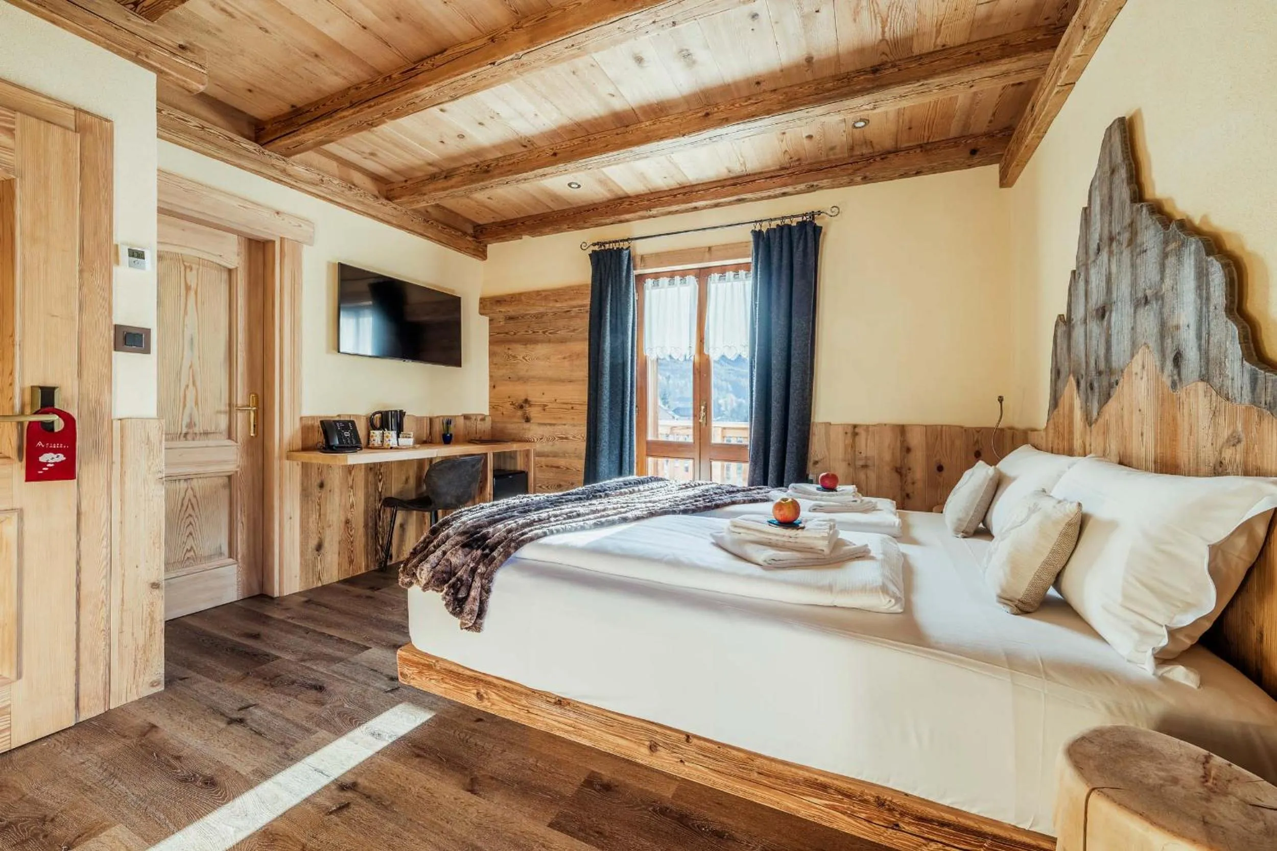 Bed in Hotel Ciasa Lorenzi