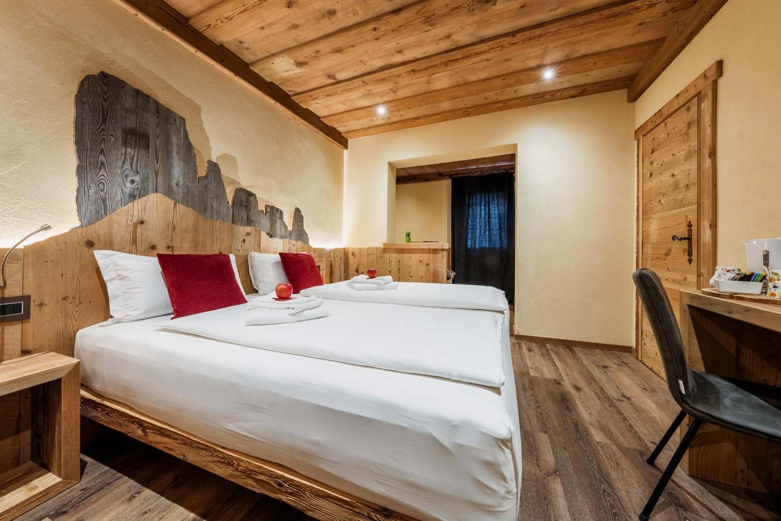 Bed in Hotel Ciasa Lorenzi