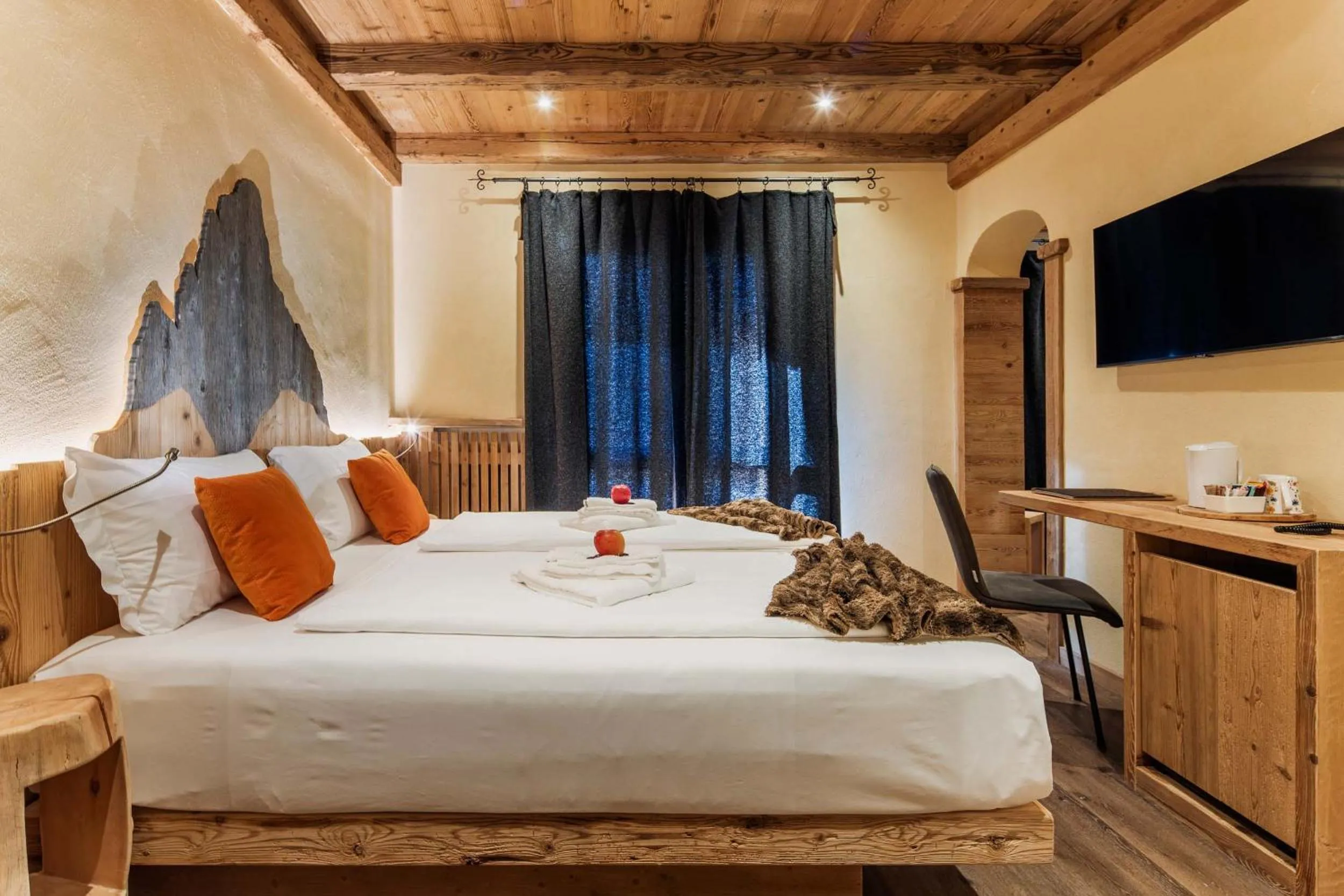 Bed in Hotel Ciasa Lorenzi