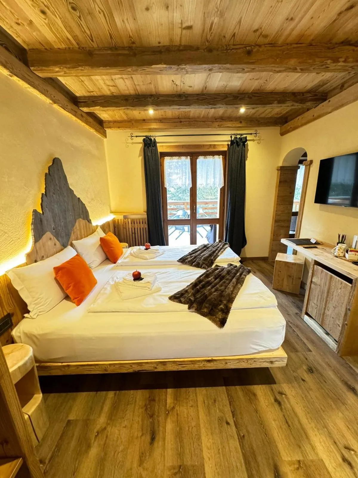 Bed in Hotel Ciasa Lorenzi