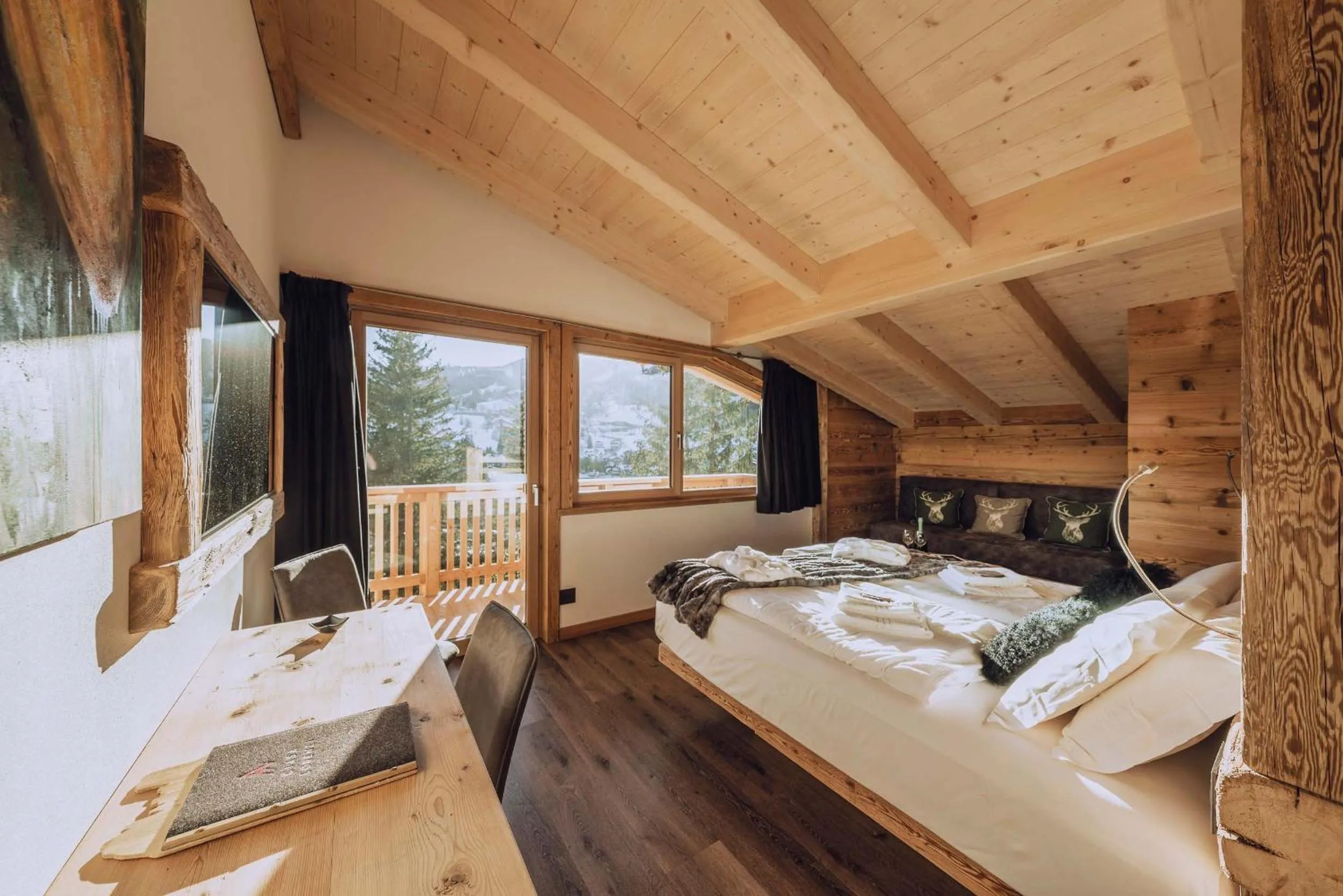 Bed in Hotel Ciasa Lorenzi