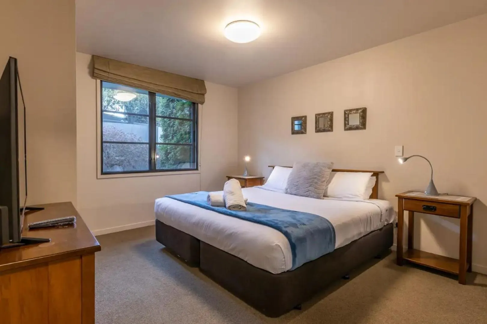 Bedroom, Bed in The Glebe Apartments