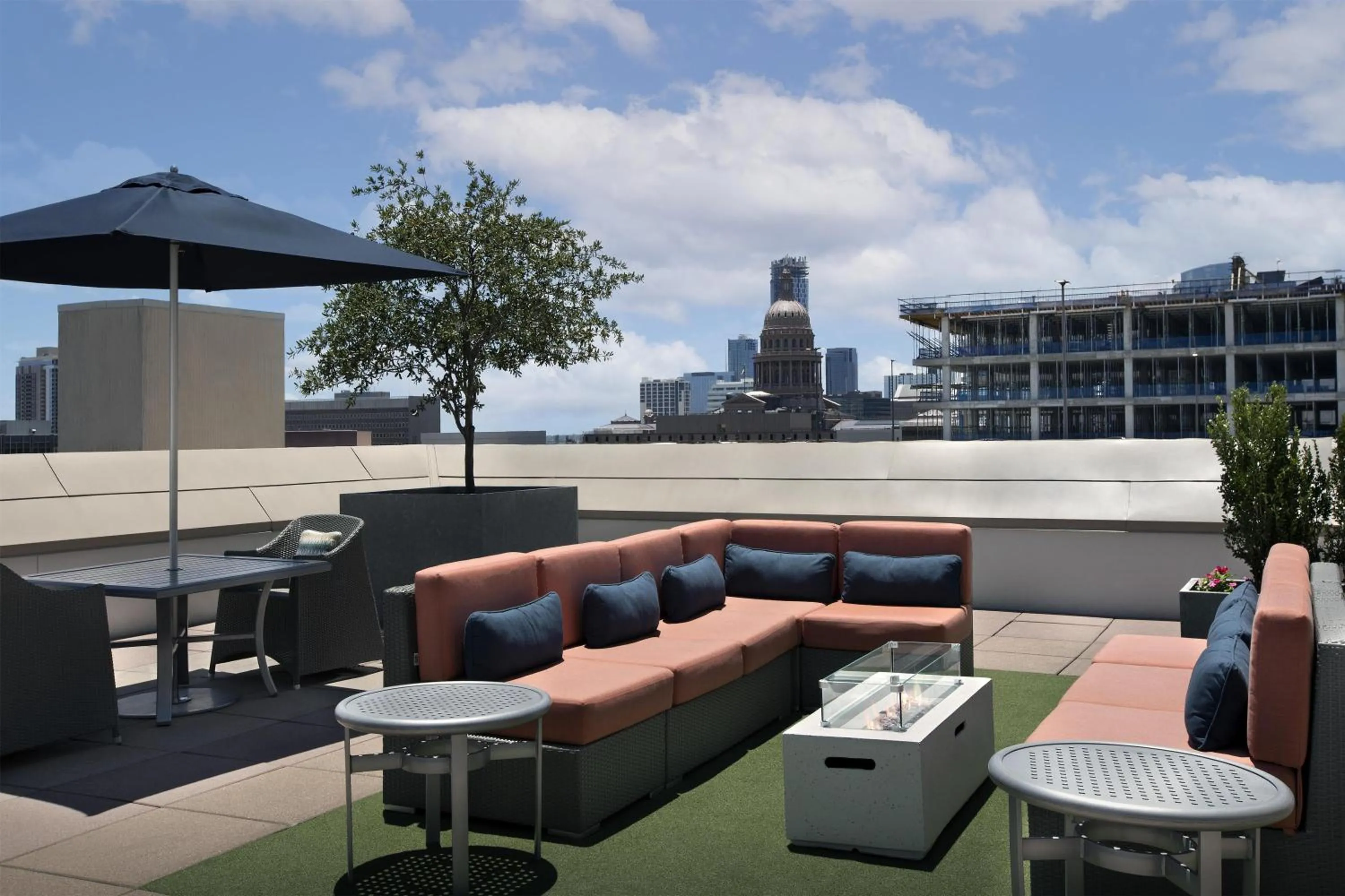 Patio in Hampton Inn and Suites Austin University Capitol
