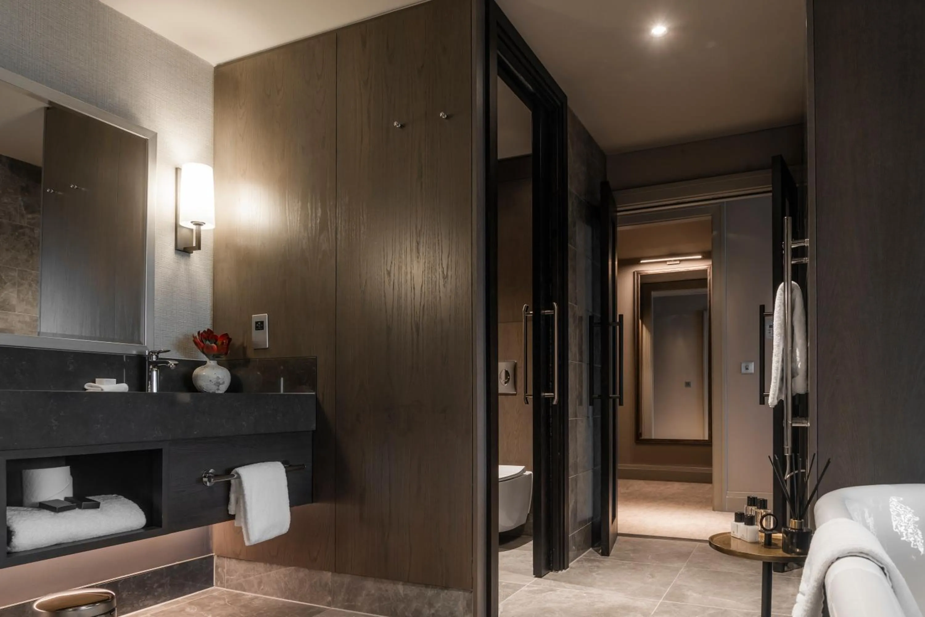 Photo of the whole room, Bed in Dakota Manchester