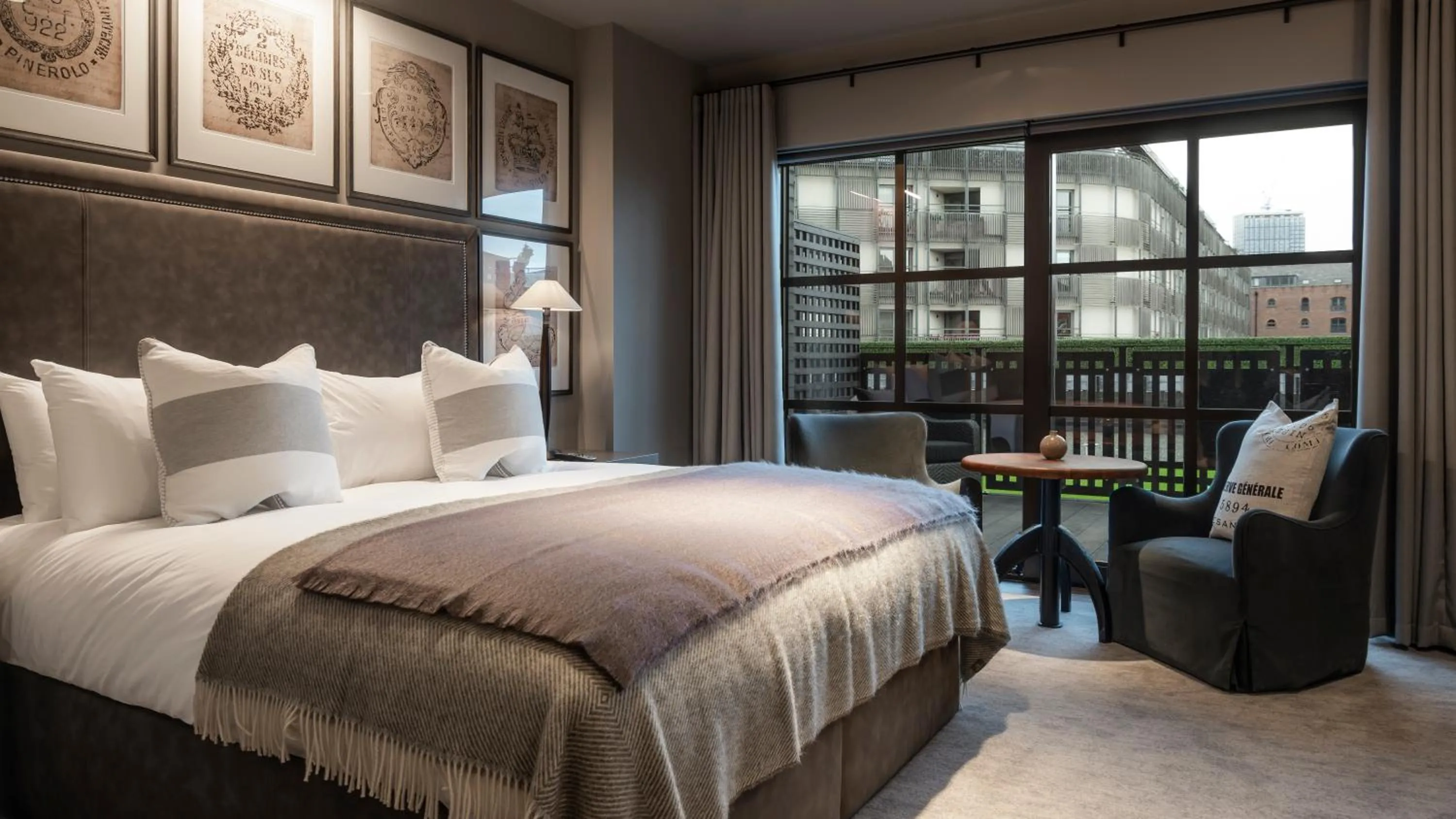 Bed in Dakota Manchester