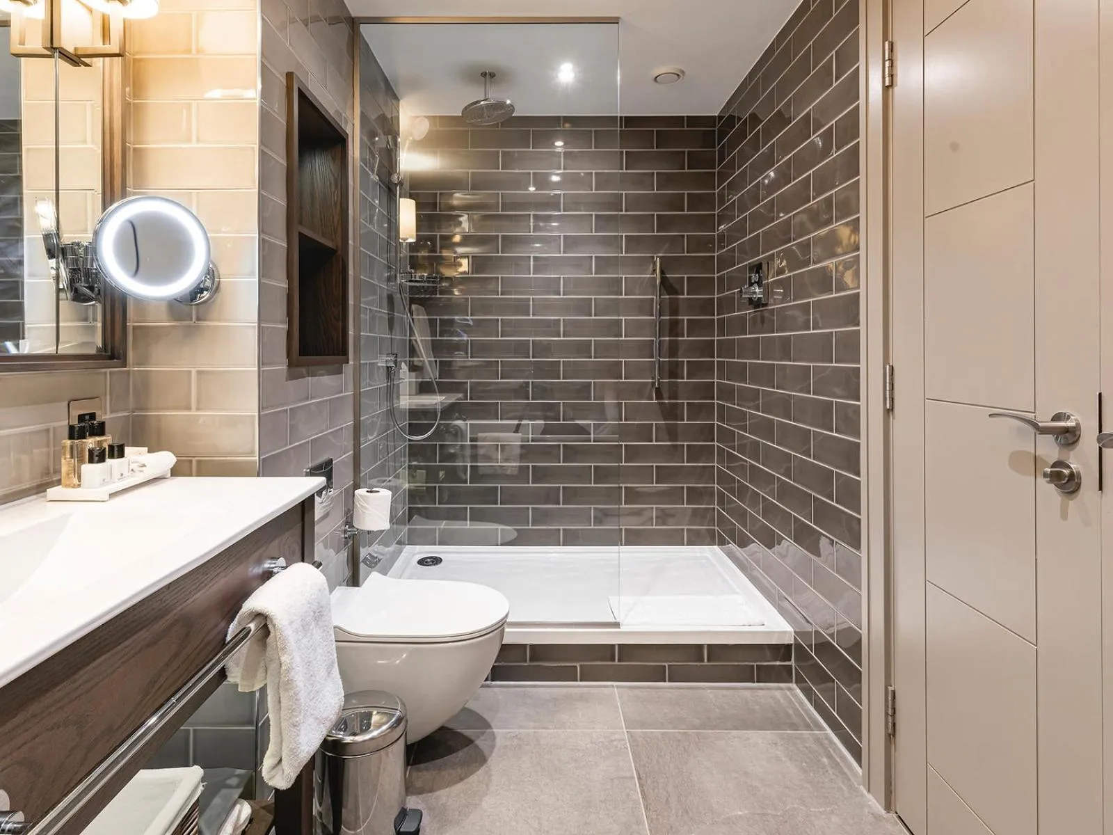 Shower in Dakota Manchester