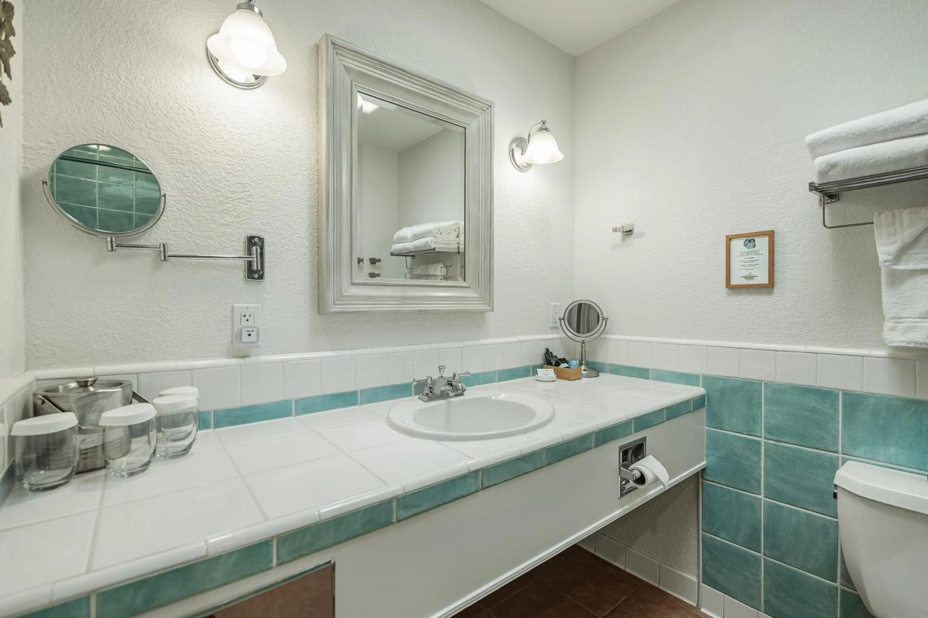 Bathroom in El Pueblo Inn