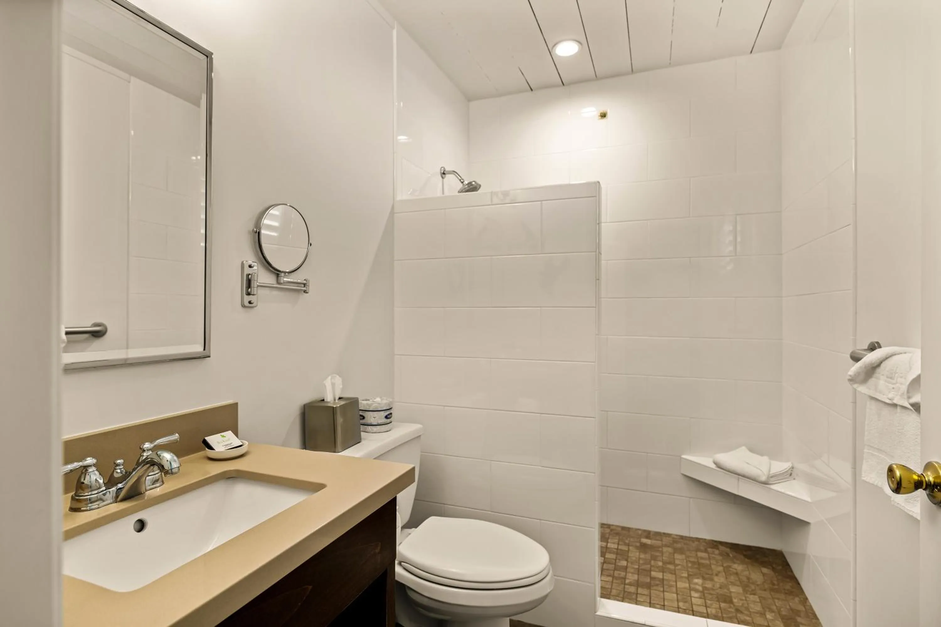 Bathroom in El Pueblo Inn