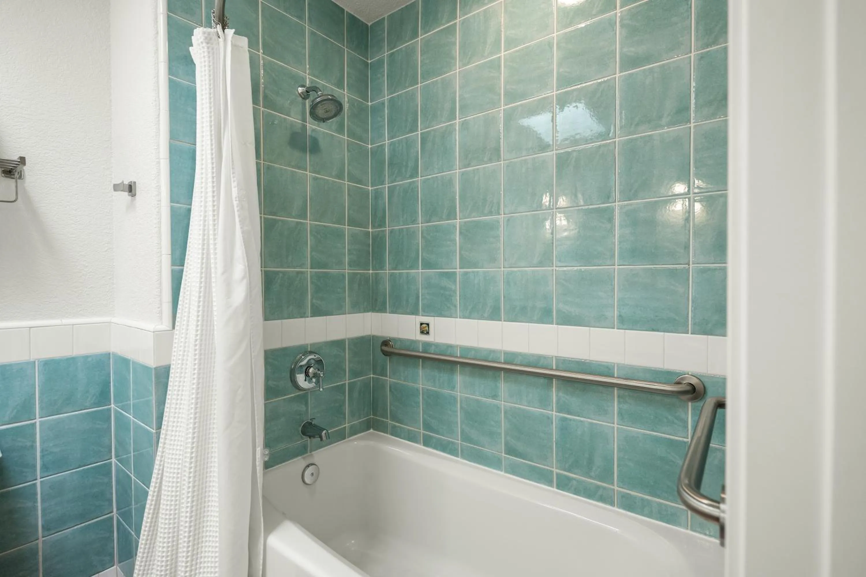 Bathroom in El Pueblo Inn