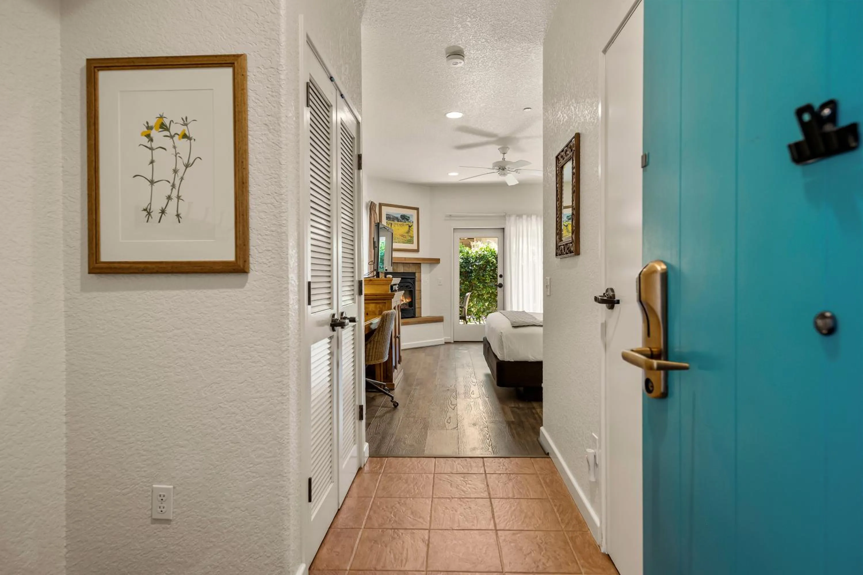 Bedroom in El Pueblo Inn
