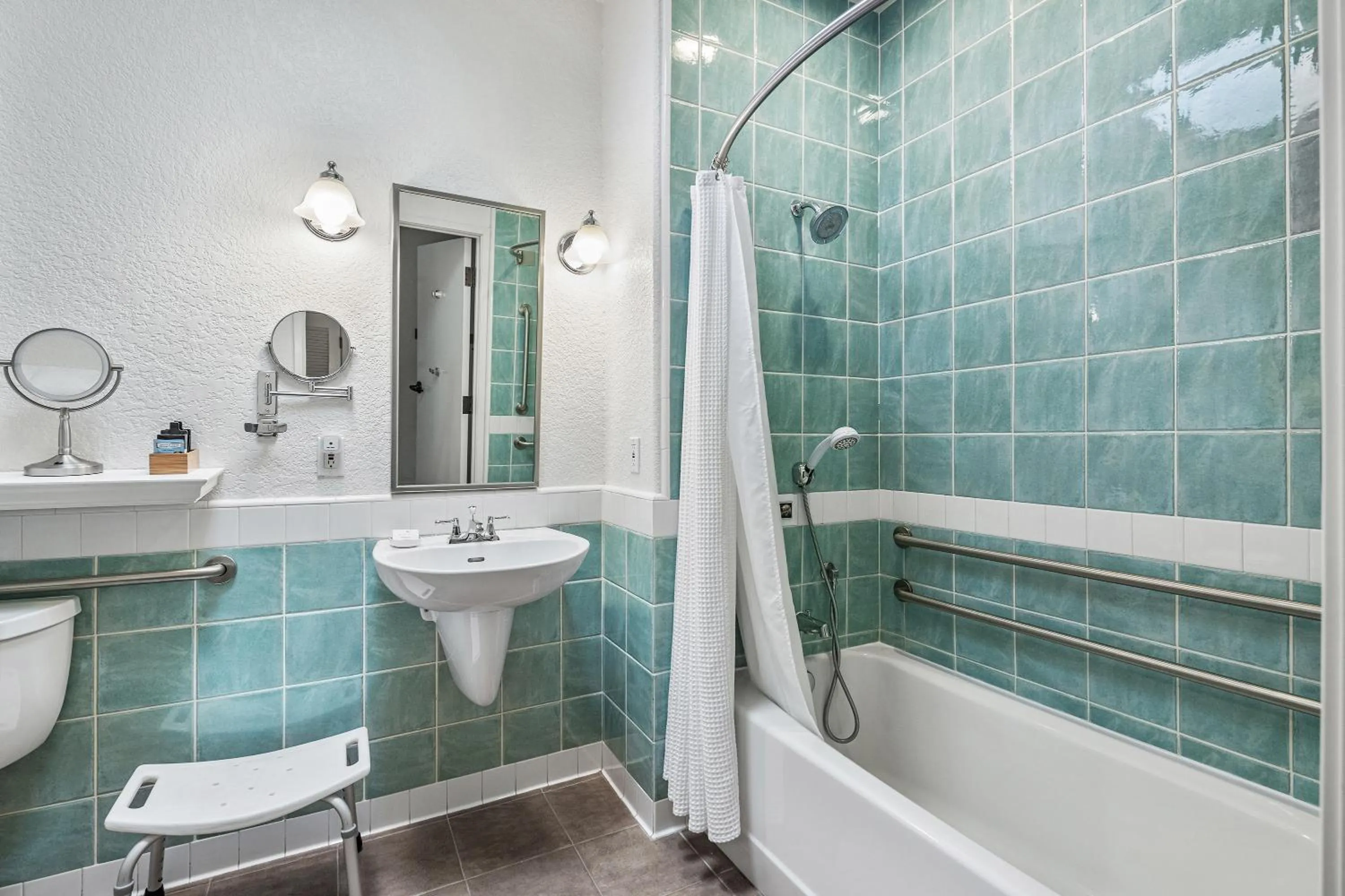 Bathroom in El Pueblo Inn