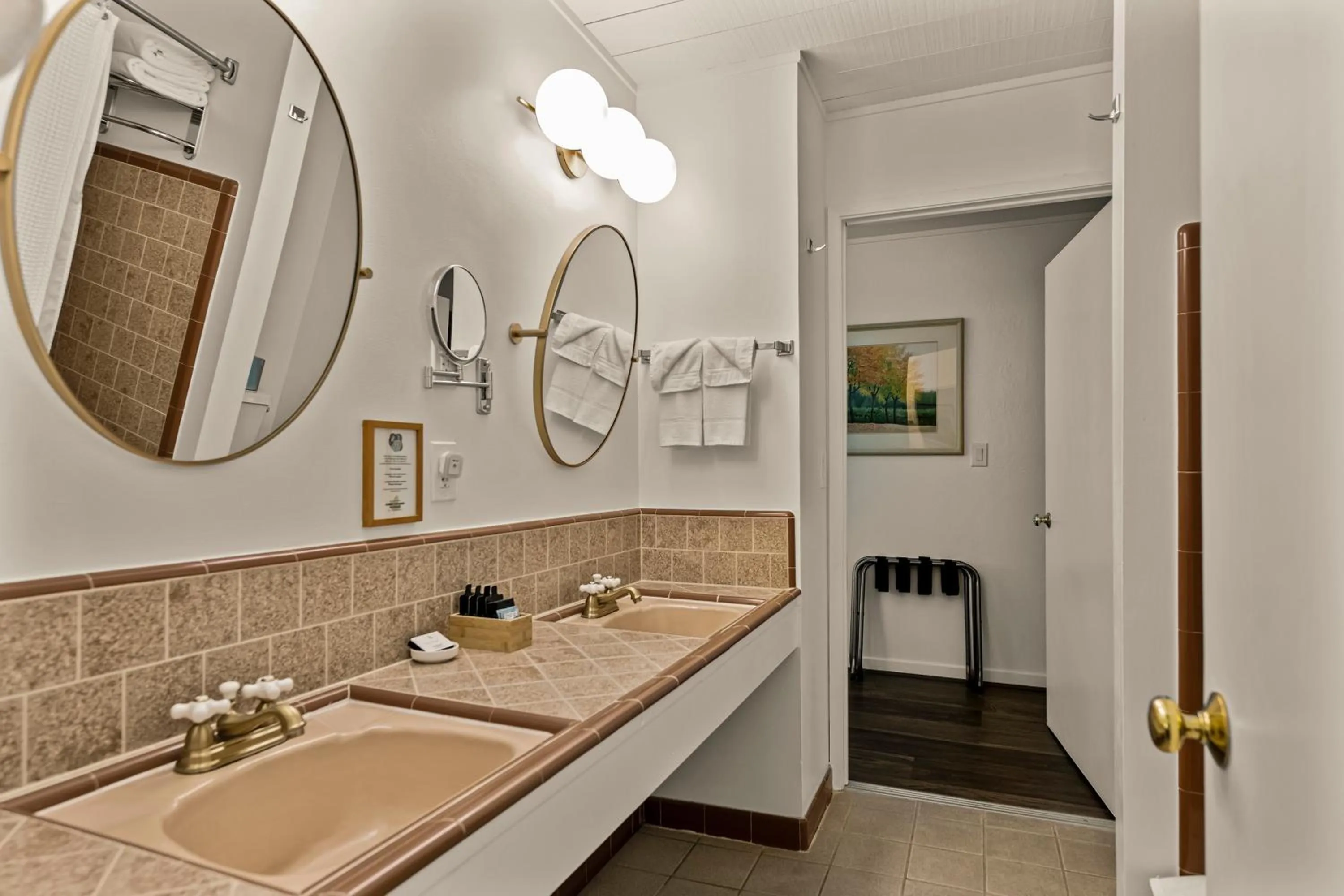 Bathroom in El Pueblo Inn