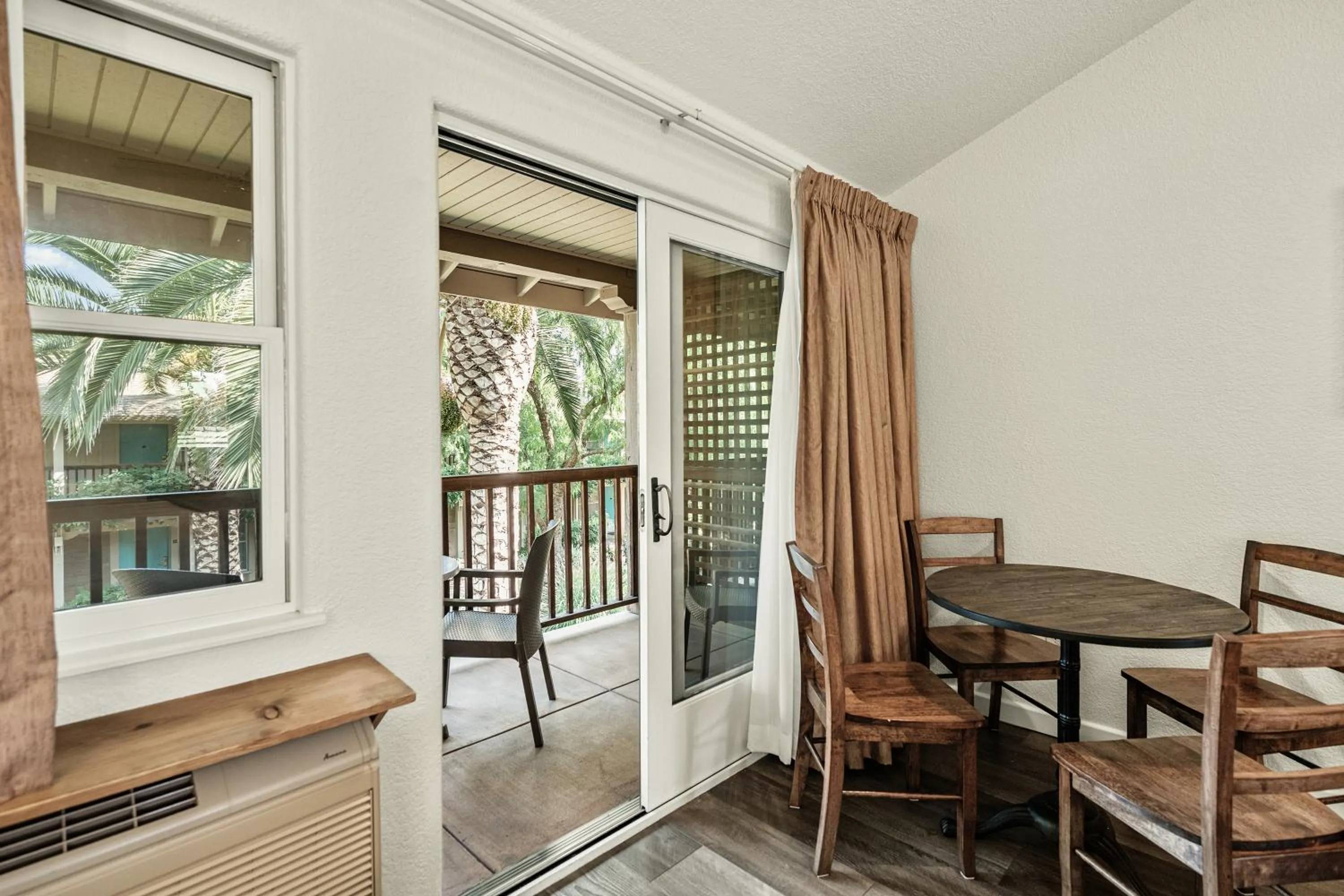 Balcony/Terrace in El Pueblo Inn