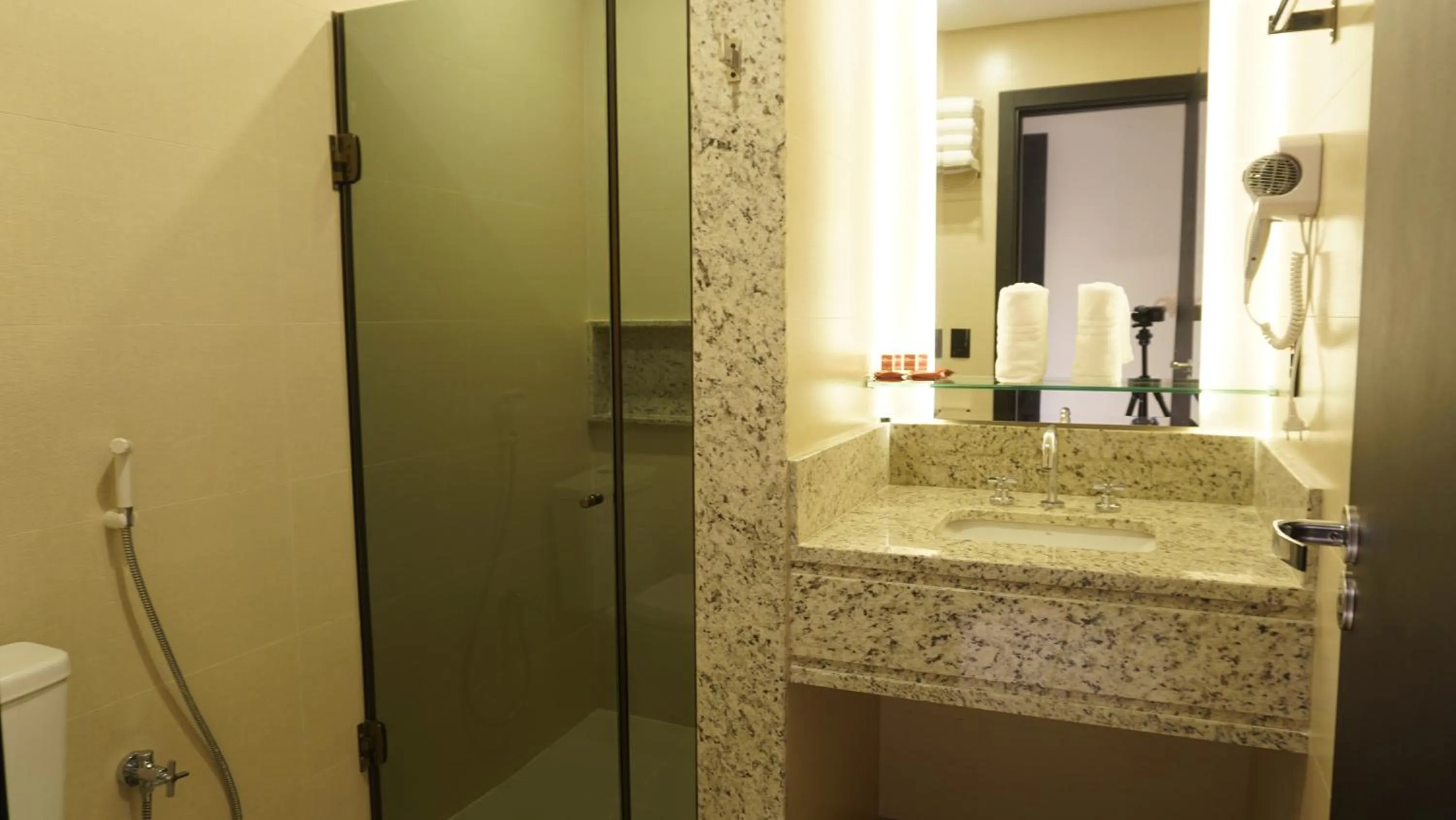 Bathroom in Rafain Palace Hotel & Convention Center