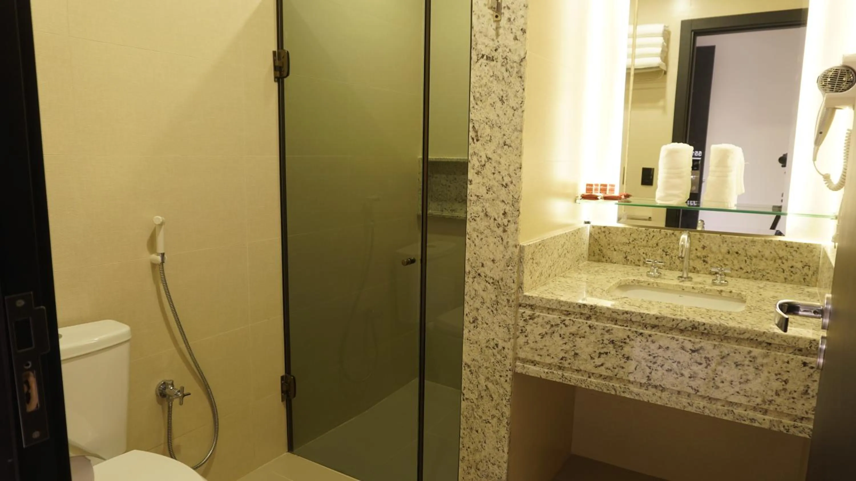 Bathroom in Rafain Palace Hotel & Convention Center