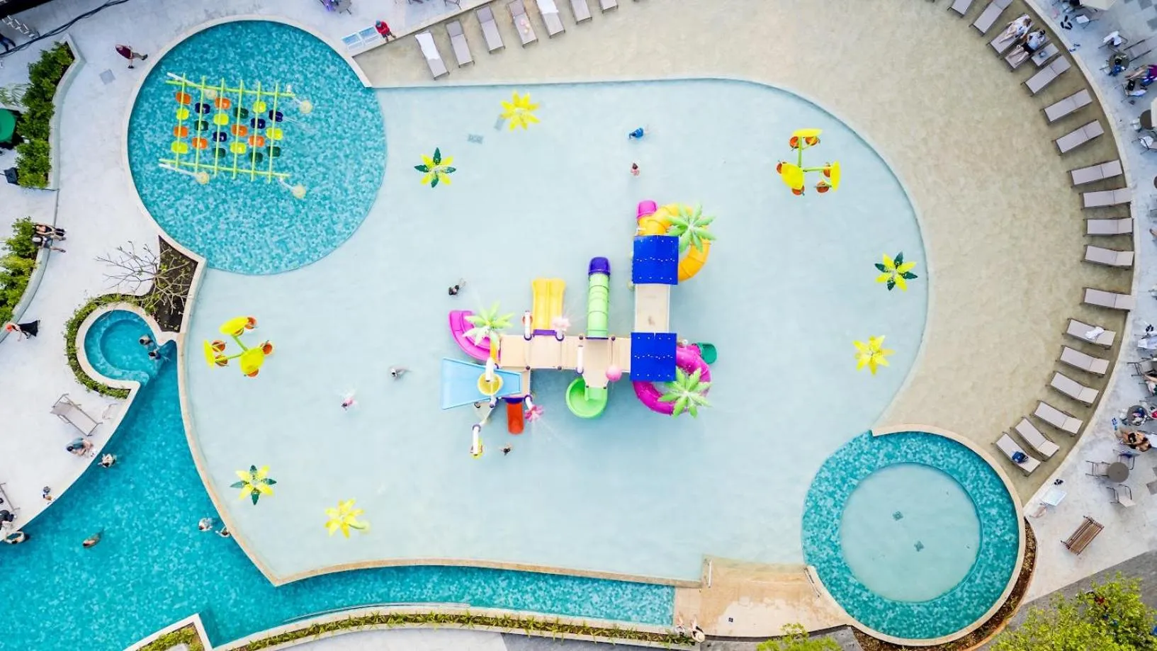 Pool view in Rafain Palace Hotel & Convention Center