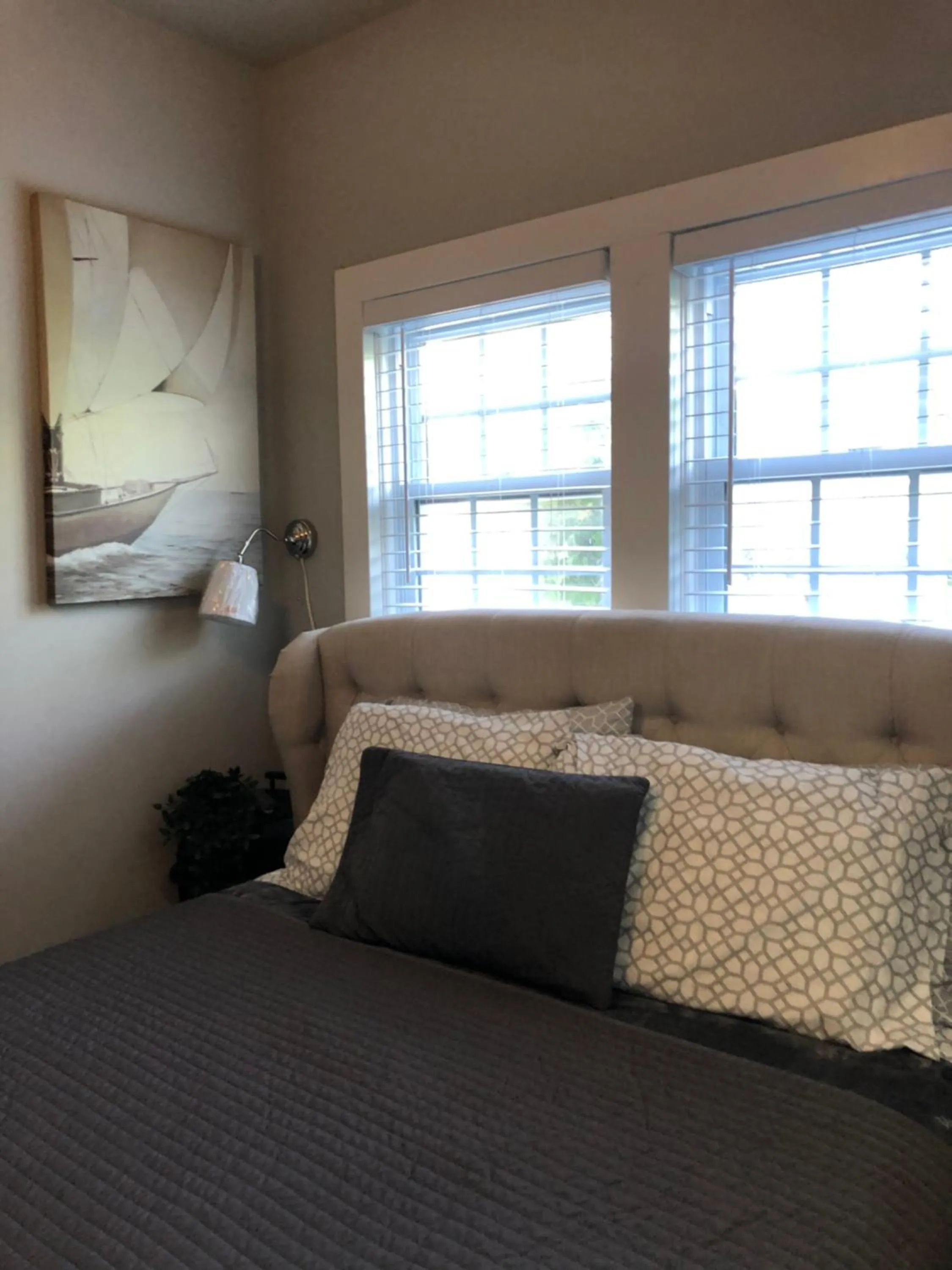 Bed in Ocean Manor 1100 Inn