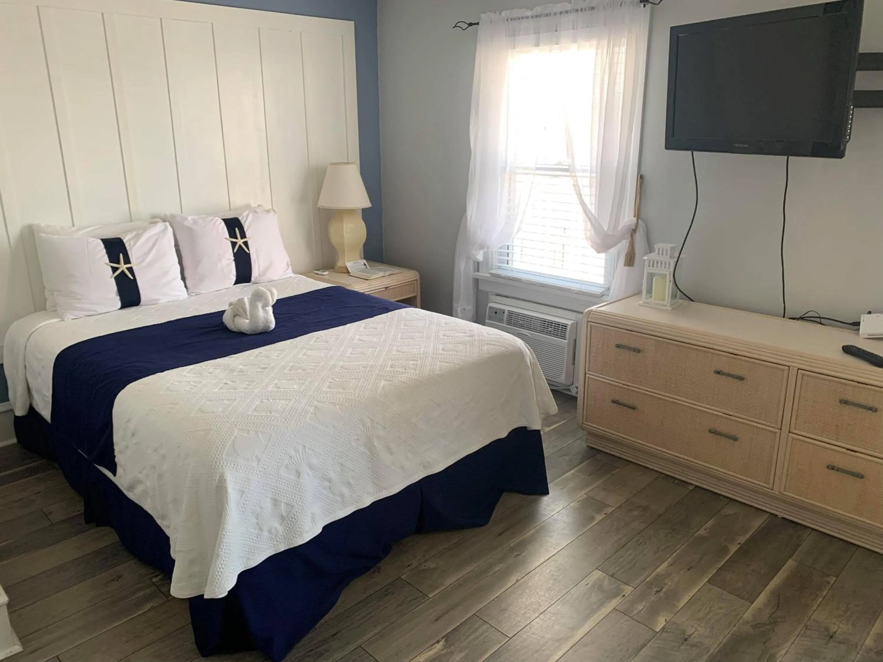 Bed in Ocean Manor 1100 Inn