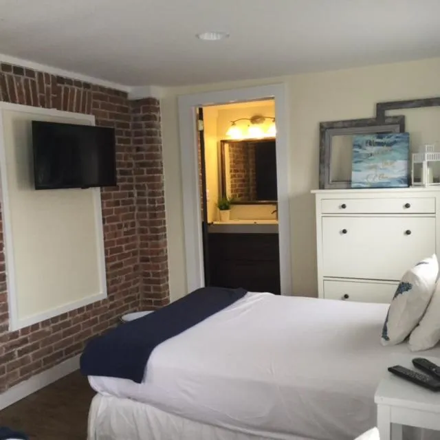 Photo of the whole room, Bed in Ocean Manor 1100 Inn