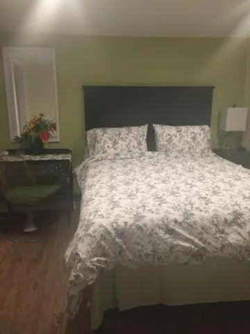 Bed in Ocean Manor 1100 Inn