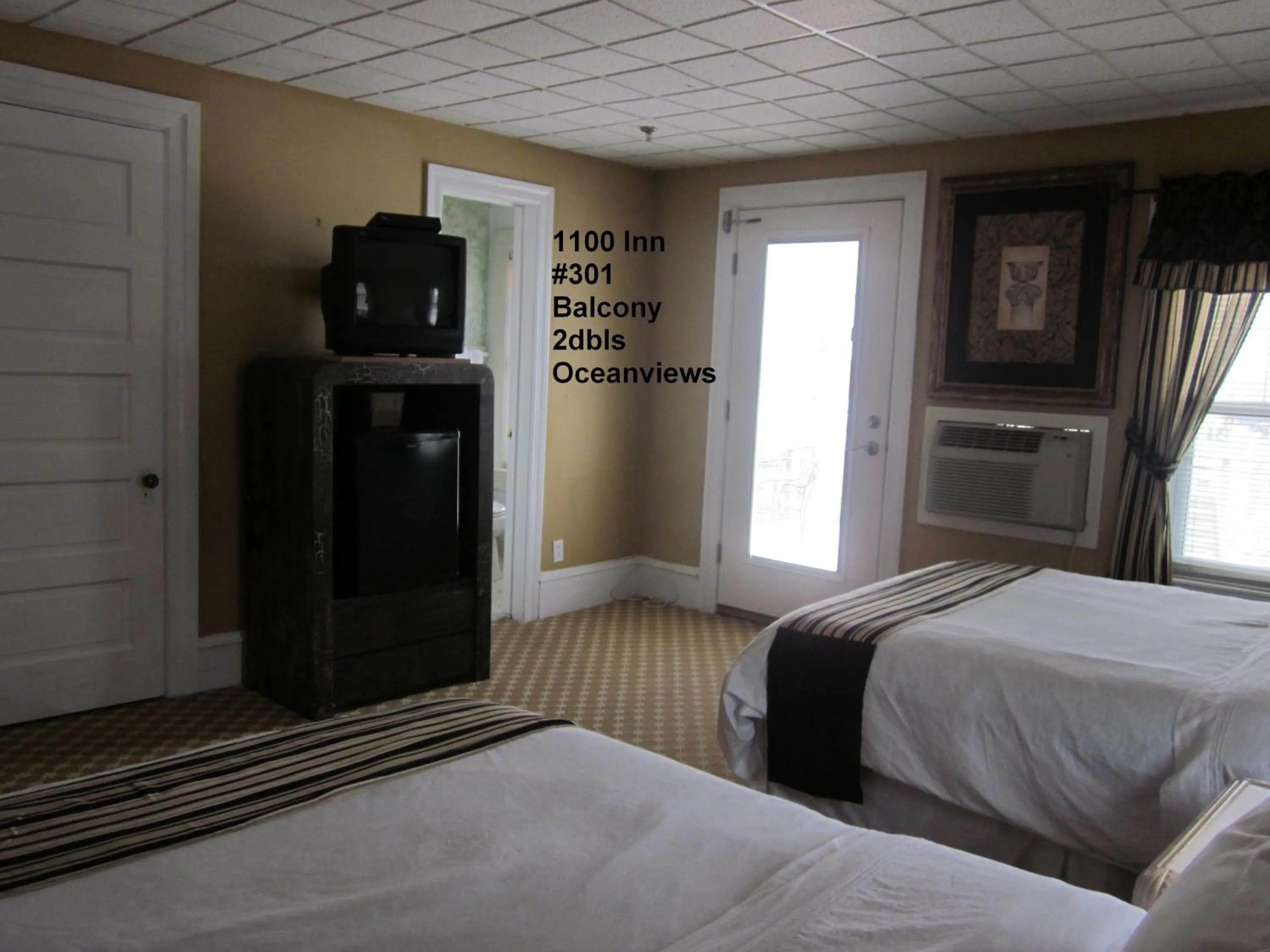 Photo of the whole room, Bed in Ocean Manor 1100 Inn