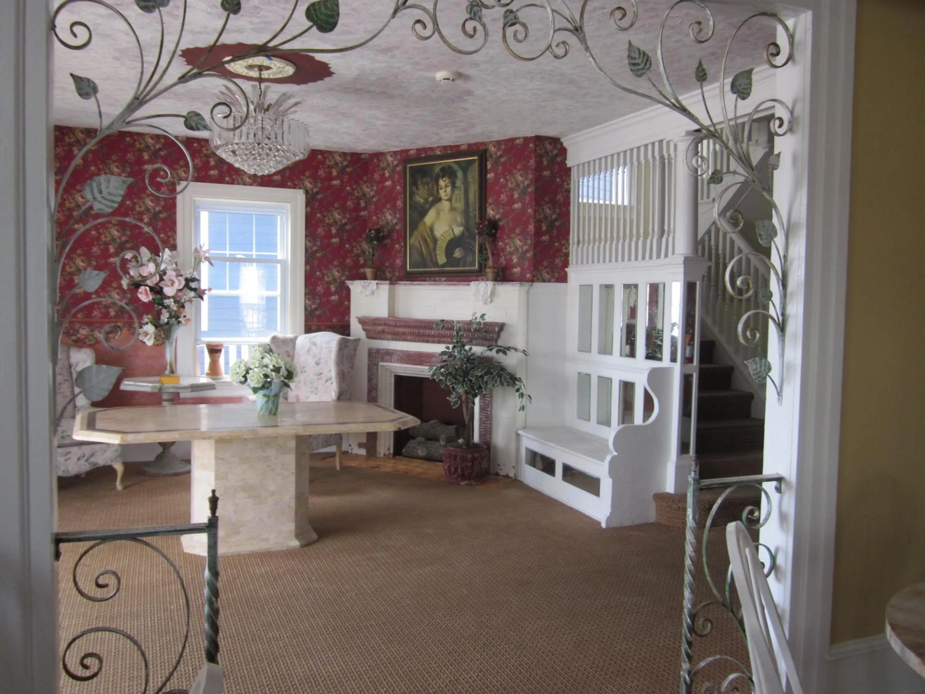 Decorative detail, Bed in Ocean Manor 1100 Inn