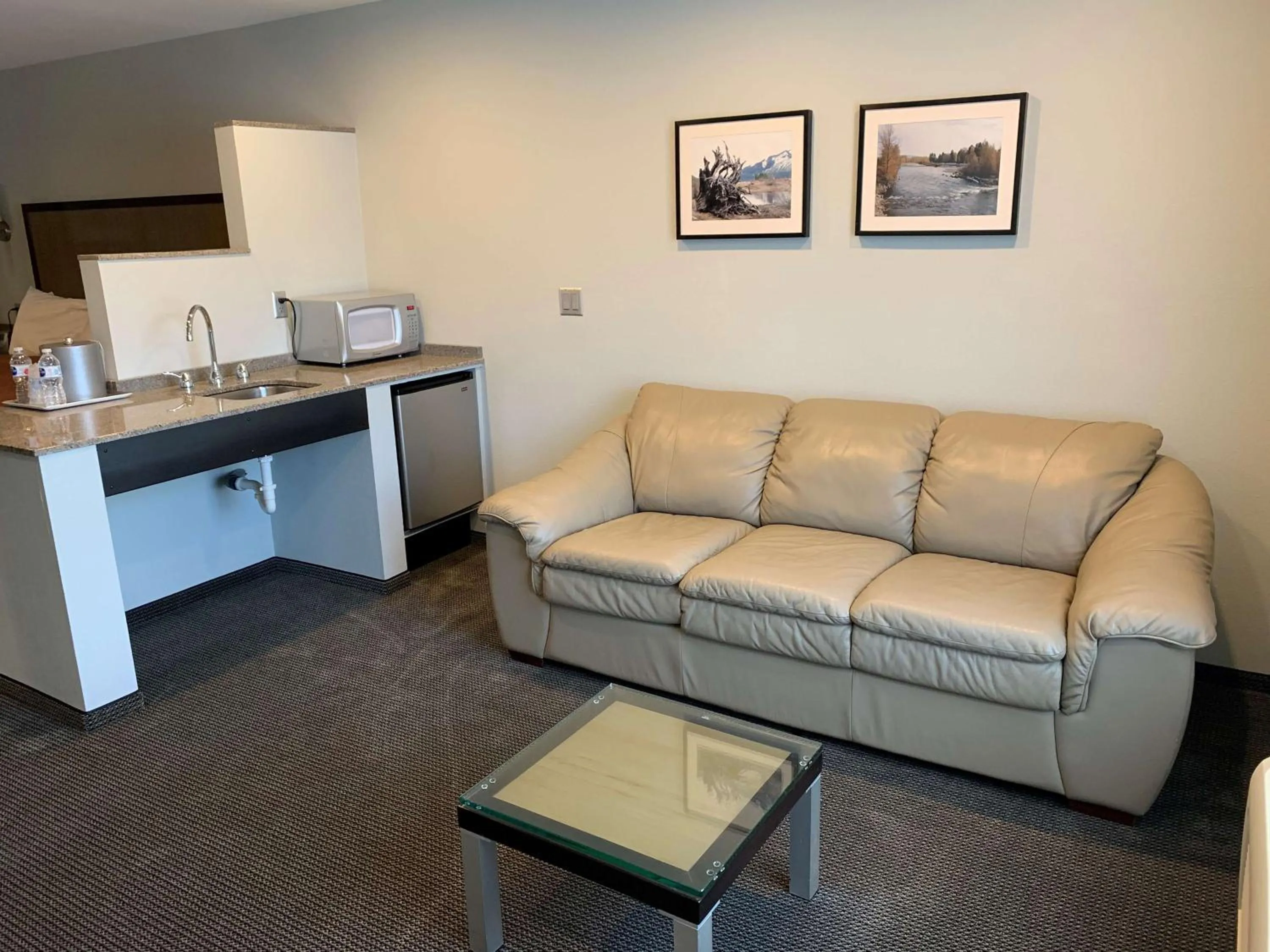 Photo of the whole room in Best Western Snowcap Lodge