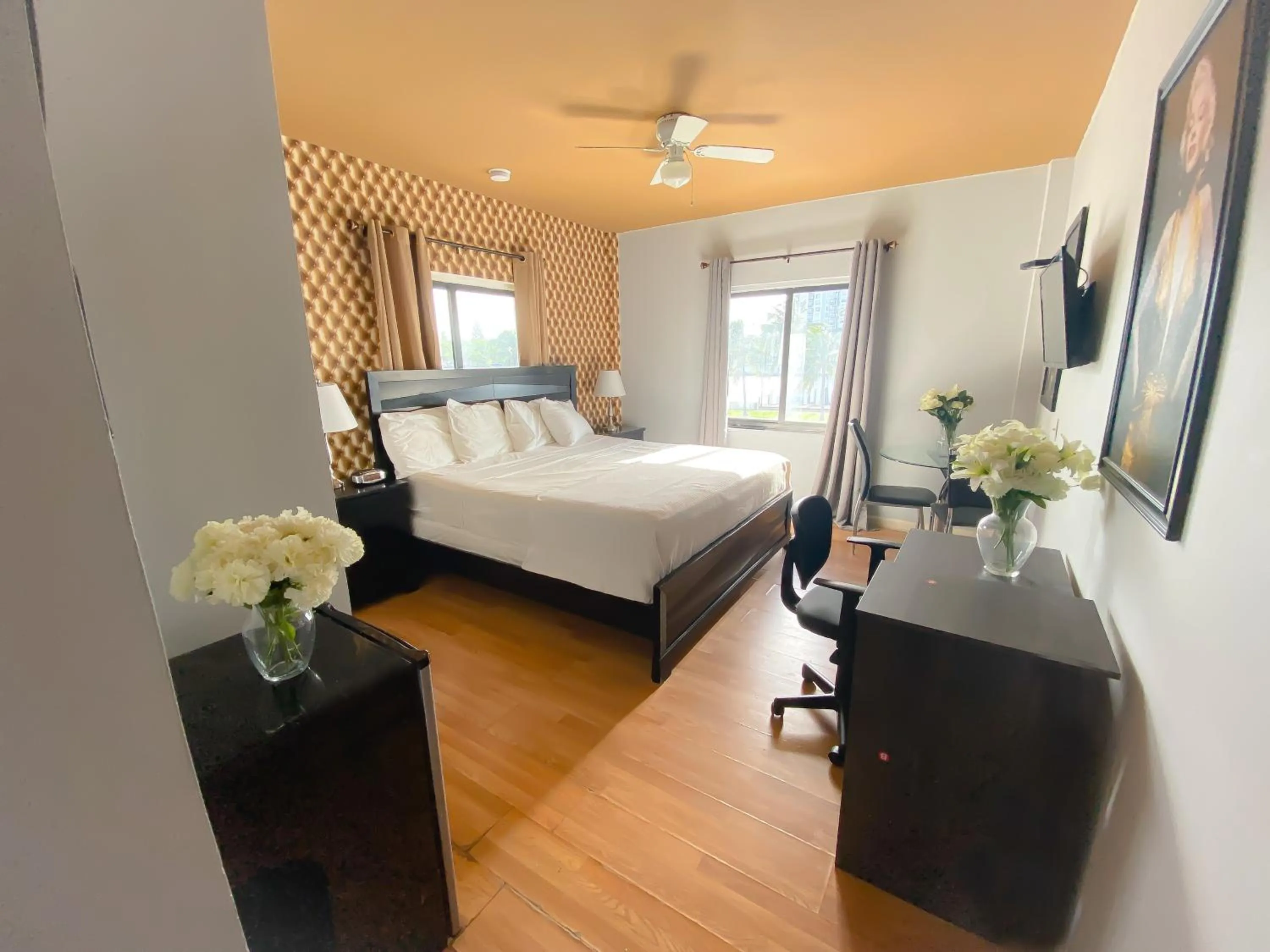 Garden view, Bed in Notebook Miami Beach