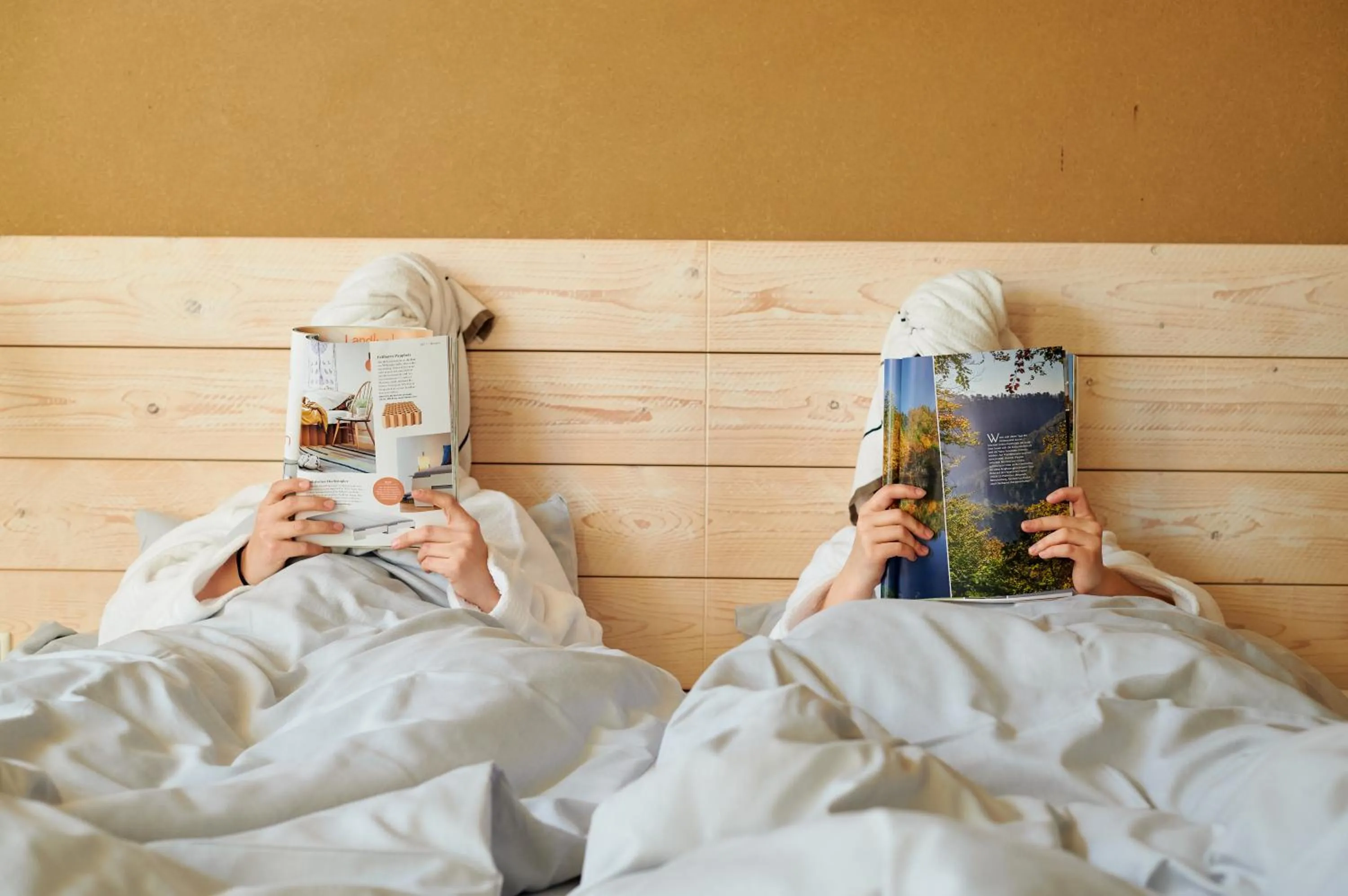 room service, Bed in Nordenholzer Hofhotel