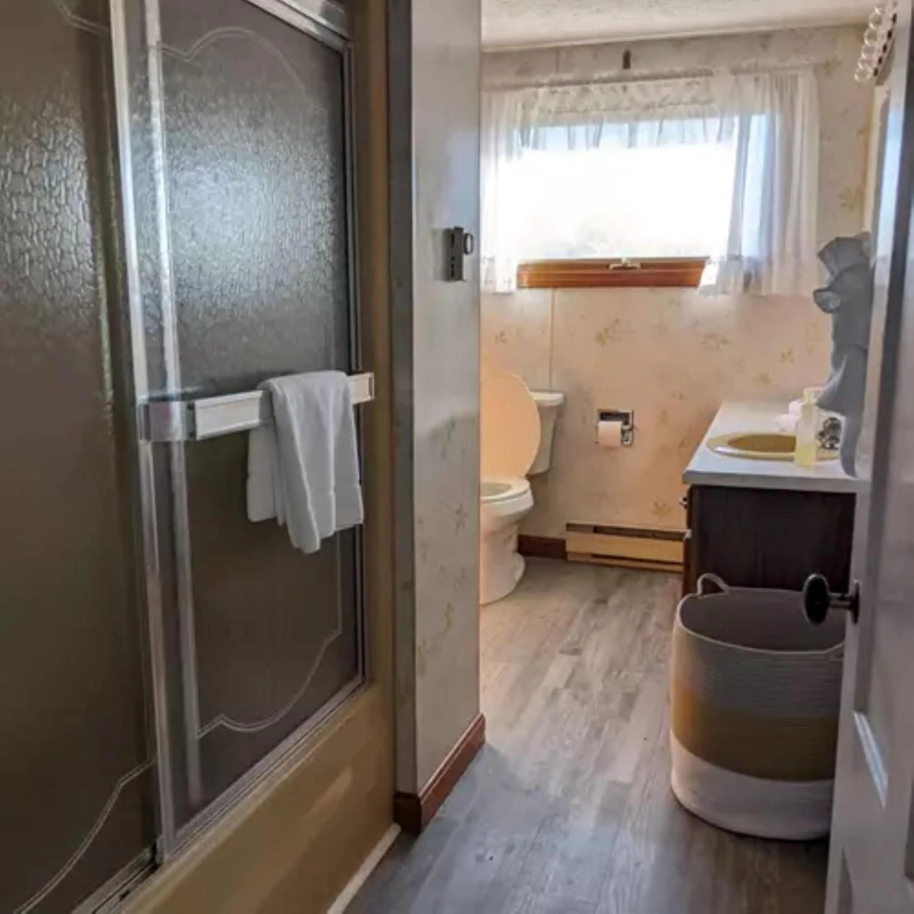 Toilet in Union Bluff Hotel & Meeting House