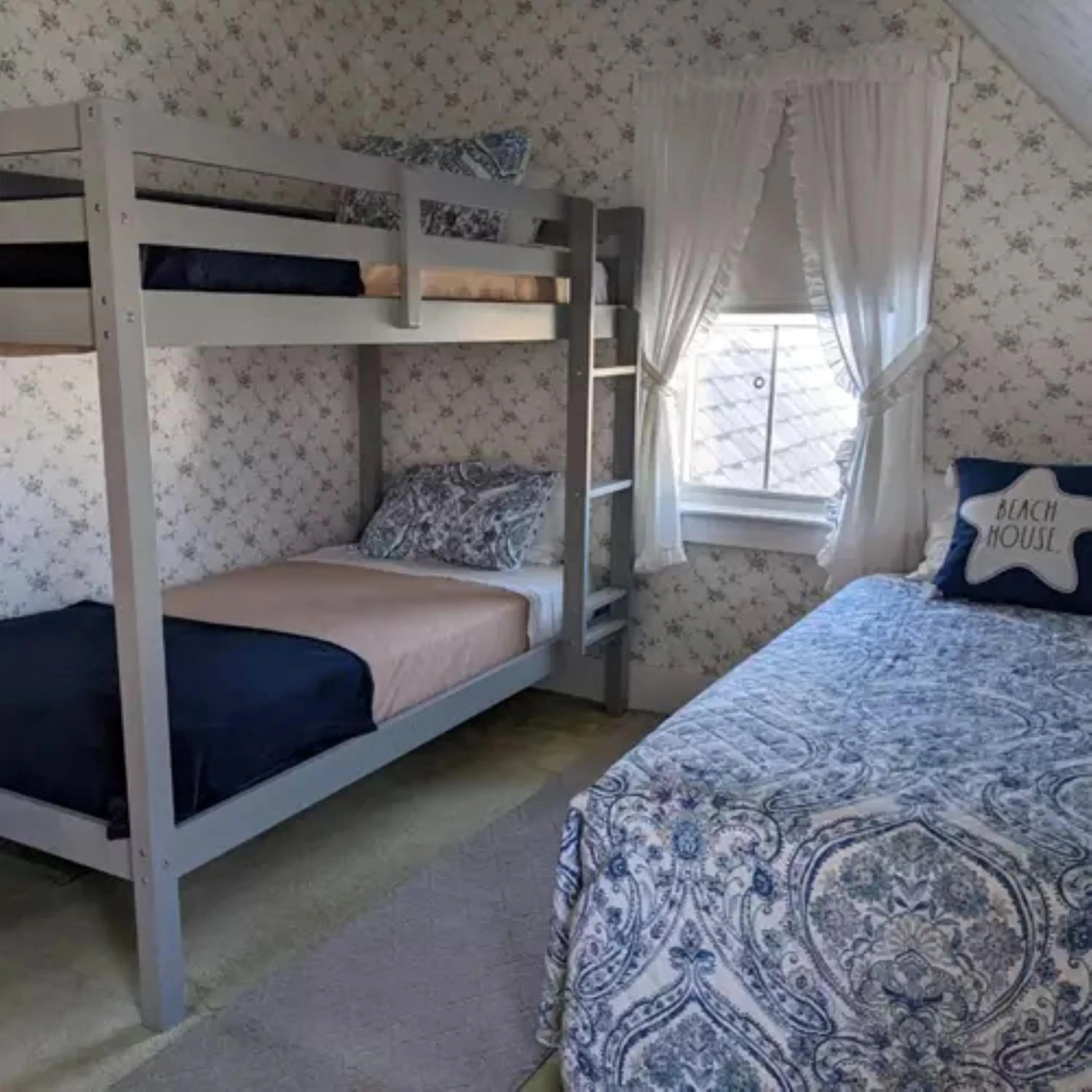 Bed in Union Bluff Hotel & Meeting House